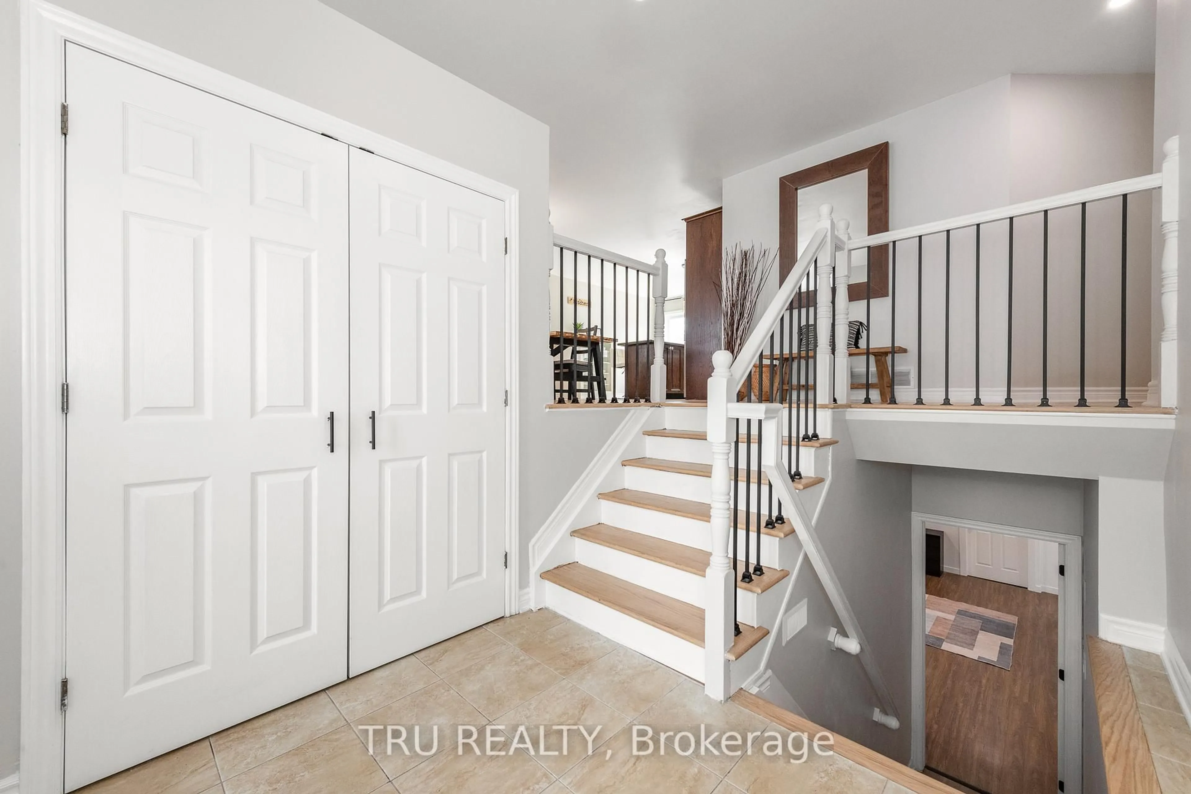 Indoor entryway for 52 South Indian Dr, The Nation Ontario K0A 2M0