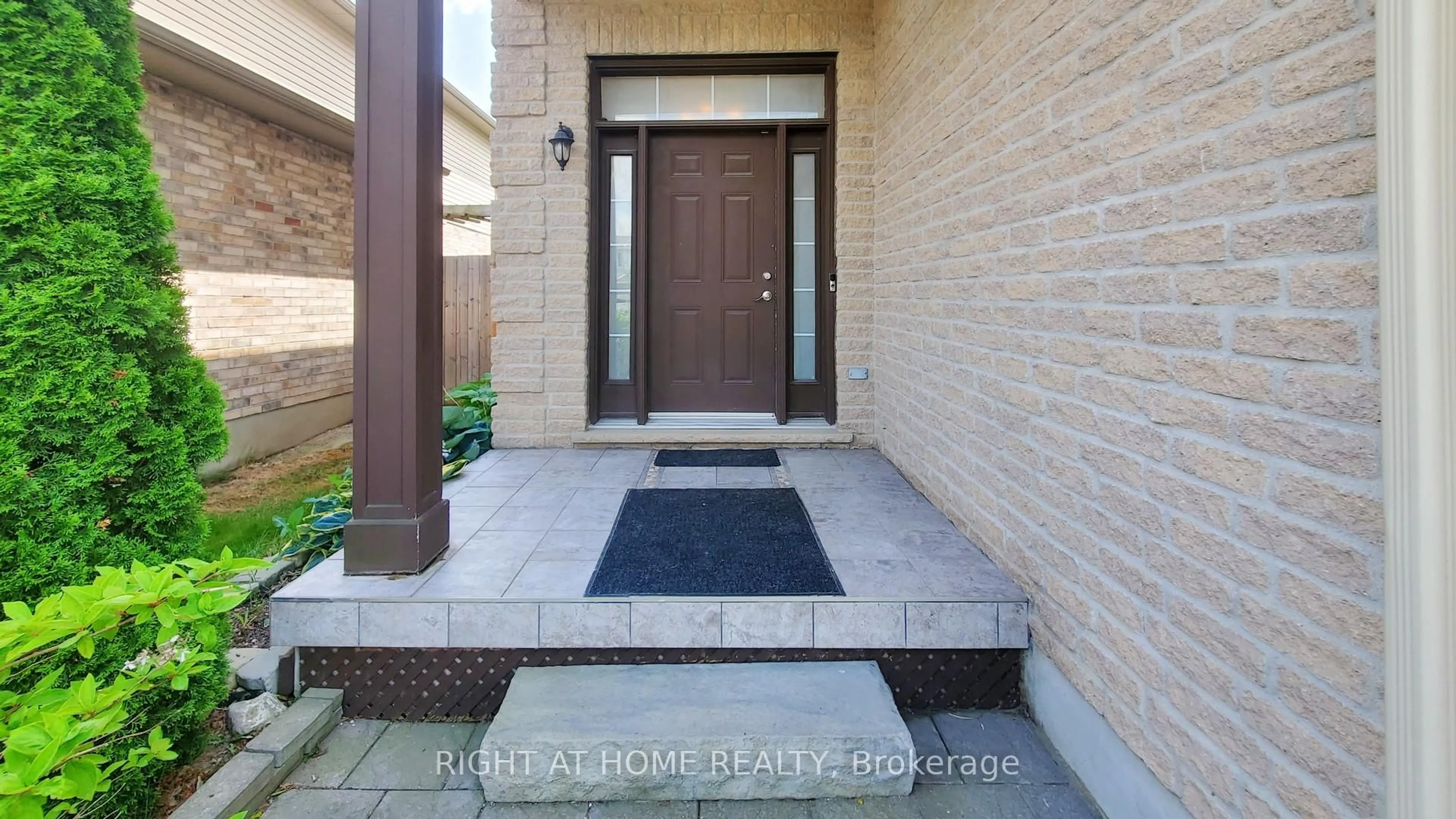 Indoor entryway for 751 Blackacres Blvd, London North Ontario N6G 0J1