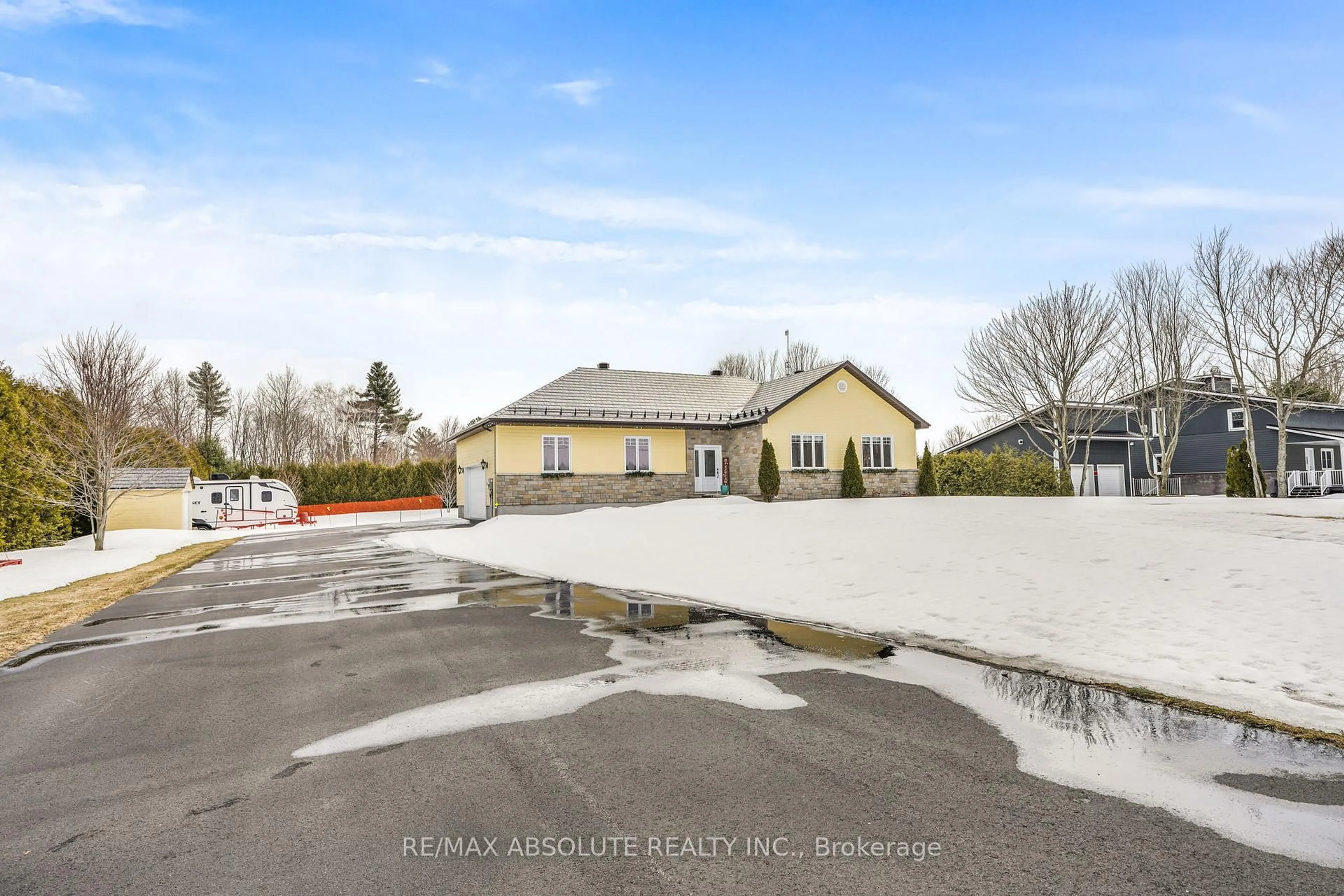 A pic from outside/outdoor area/front of a property/back of a property/a pic from drone, unknown for 2655 Charbonneau Rd, Champlain Ontario K0B 1K0