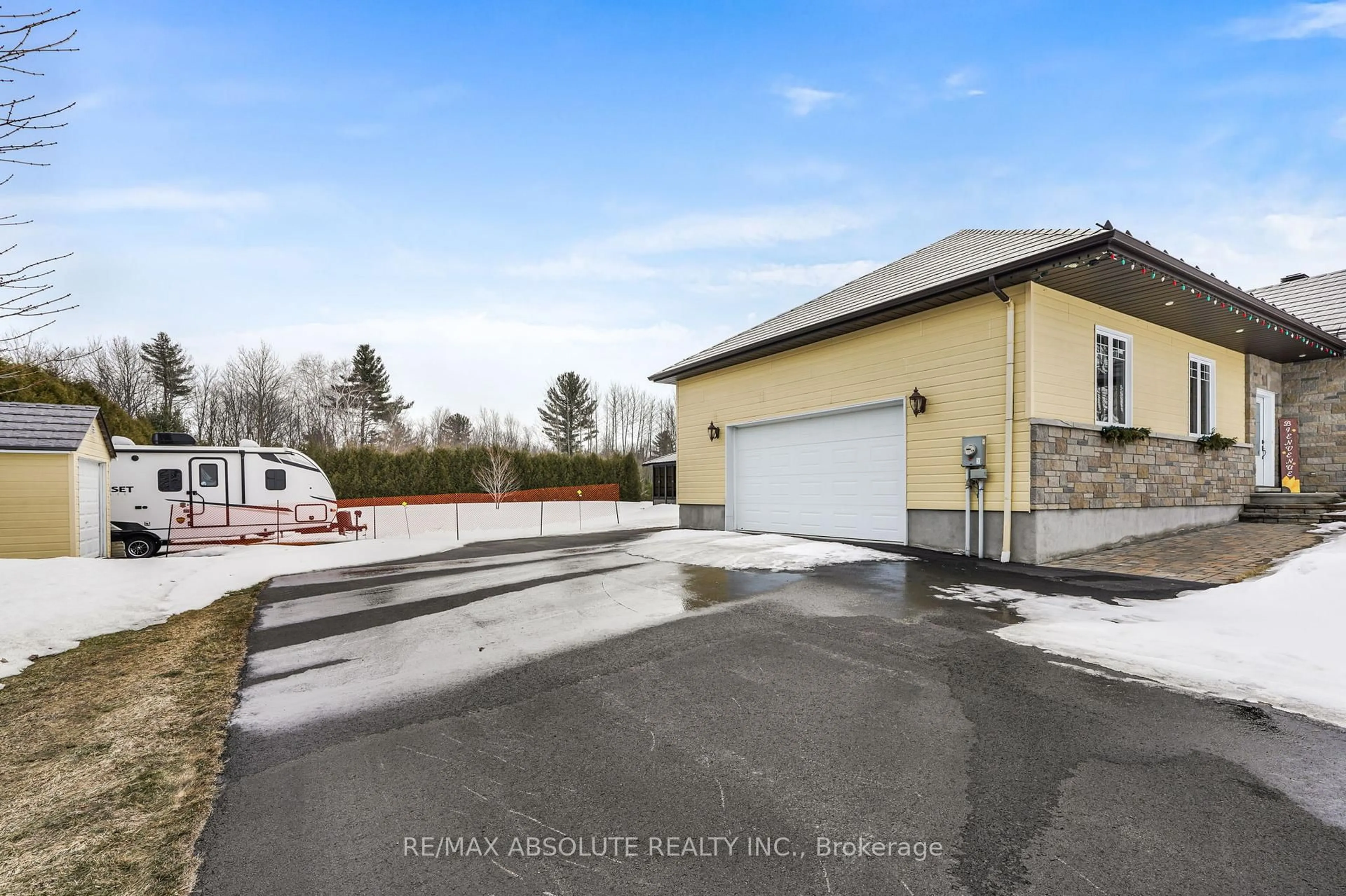 A pic from outside/outdoor area/front of a property/back of a property/a pic from drone, street for 2655 Charbonneau Rd, Champlain Ontario K0B 1K0