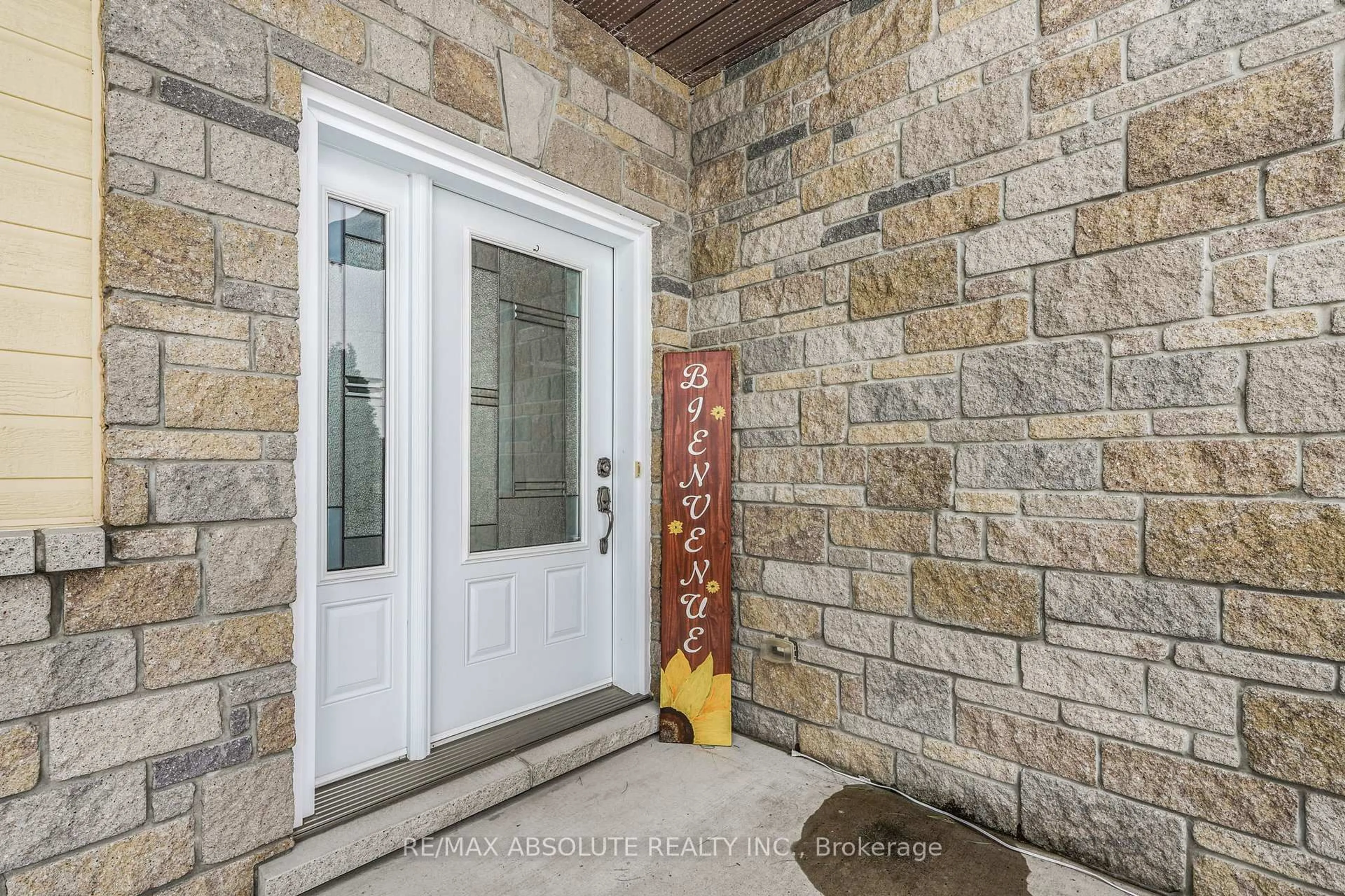 Indoor entryway for 2655 Charbonneau Rd, Champlain Ontario K0B 1K0