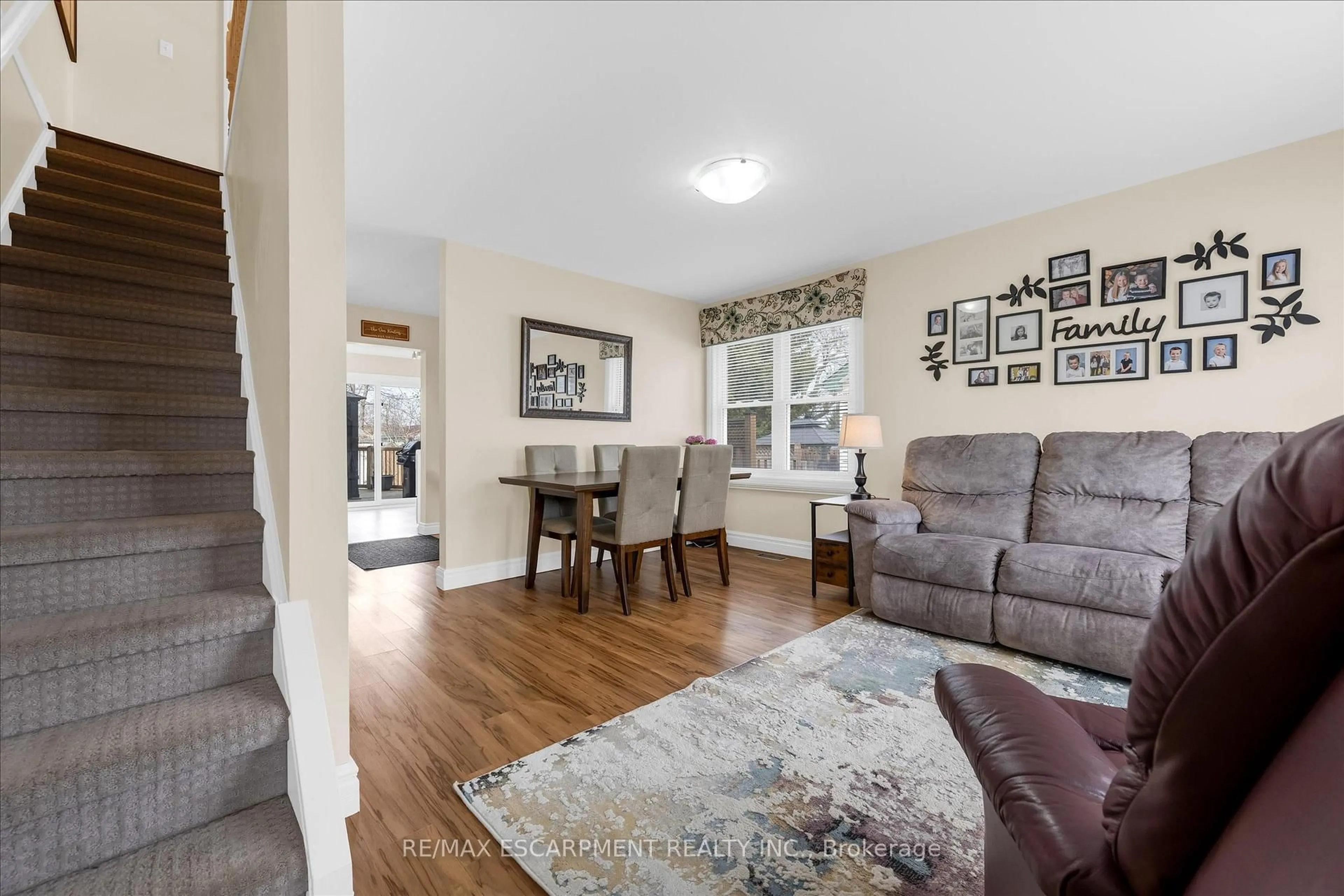 Living room with furniture, unknown for 3924 Fletcher Ave, Lincoln Ontario L0R 2C0