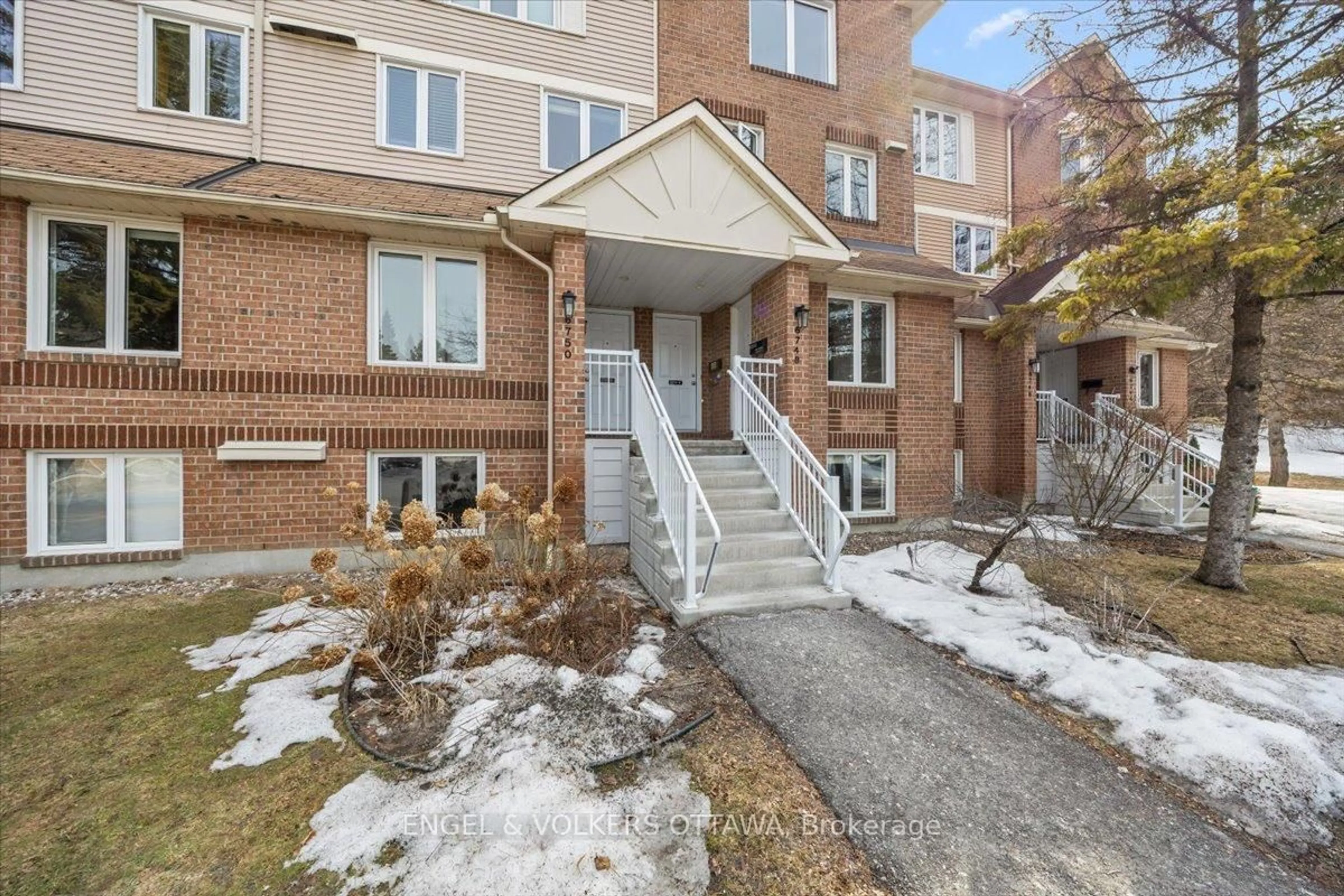 Unknown for 6748 Jeanne D'arc Blvd #A, Ottawa Ontario K1C 6E9