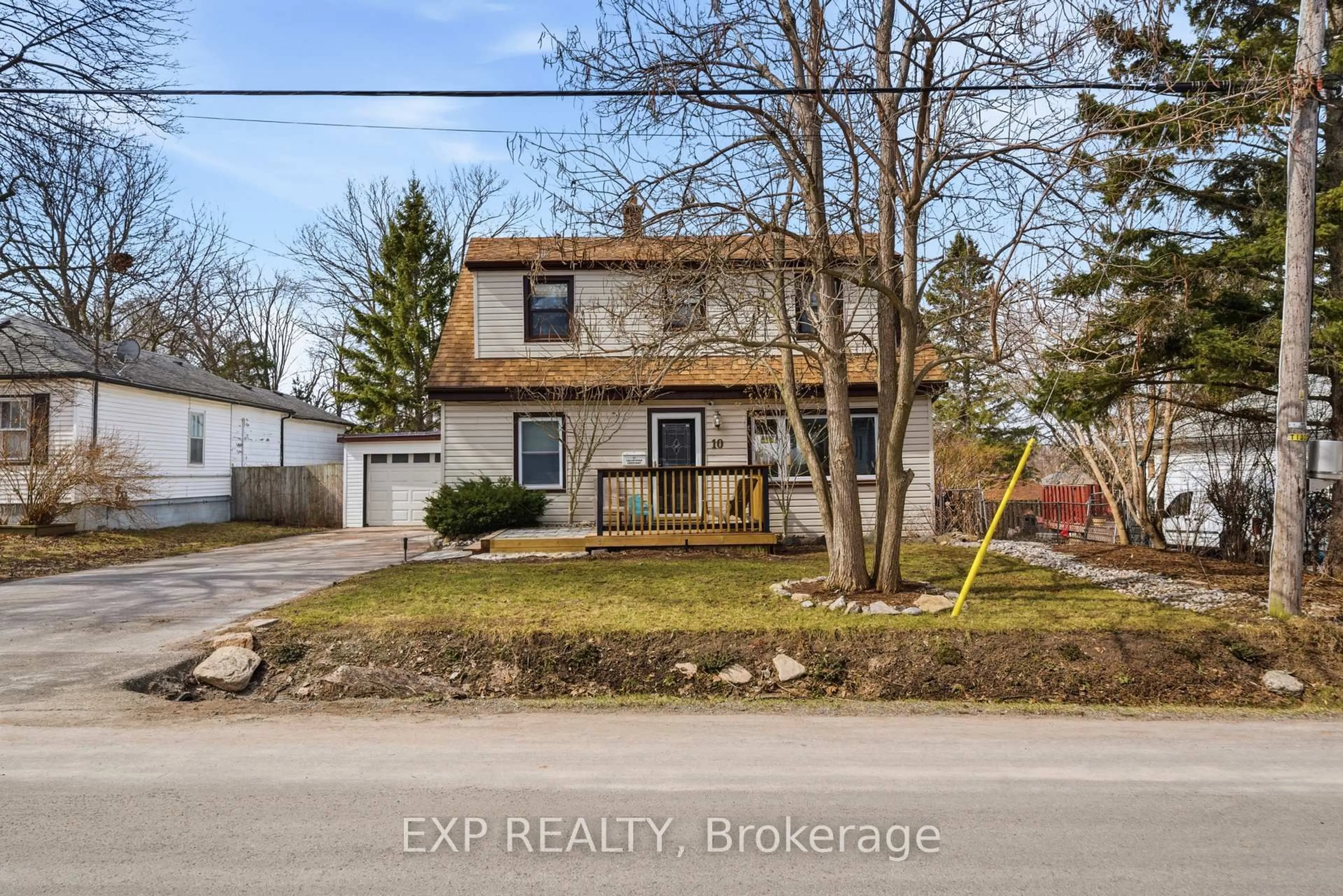 A pic from outside/outdoor area/front of a property/back of a property/a pic from drone, street for 10 Valleyview Cres, Belleville Ontario K8P 3G1