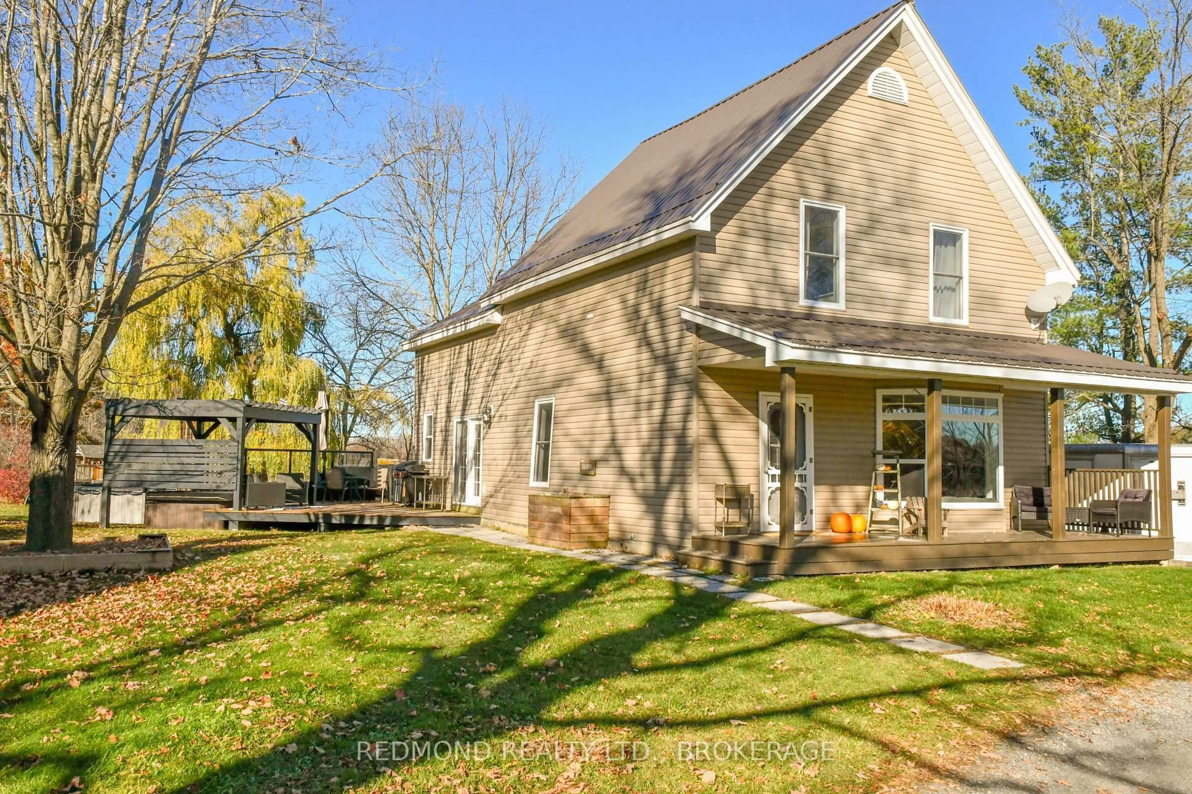 Patio, street for 36 King St, Leeds and the Thousand Islands Ontario K0E 1L0