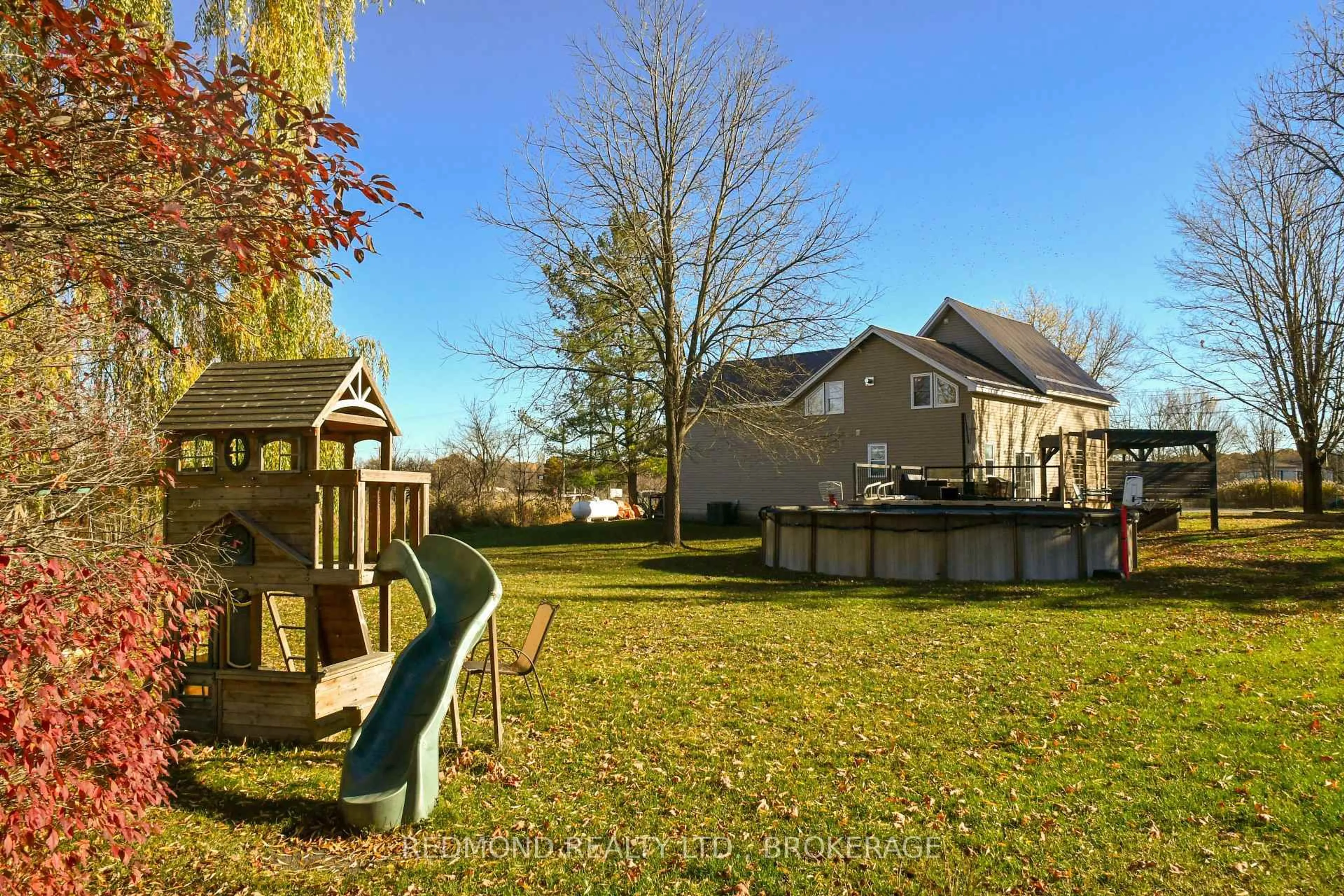 A pic from outside/outdoor area/front of a property/back of a property/a pic from drone, unknown for 36 King St, Leeds and the Thousand Islands Ontario K0E 1L0