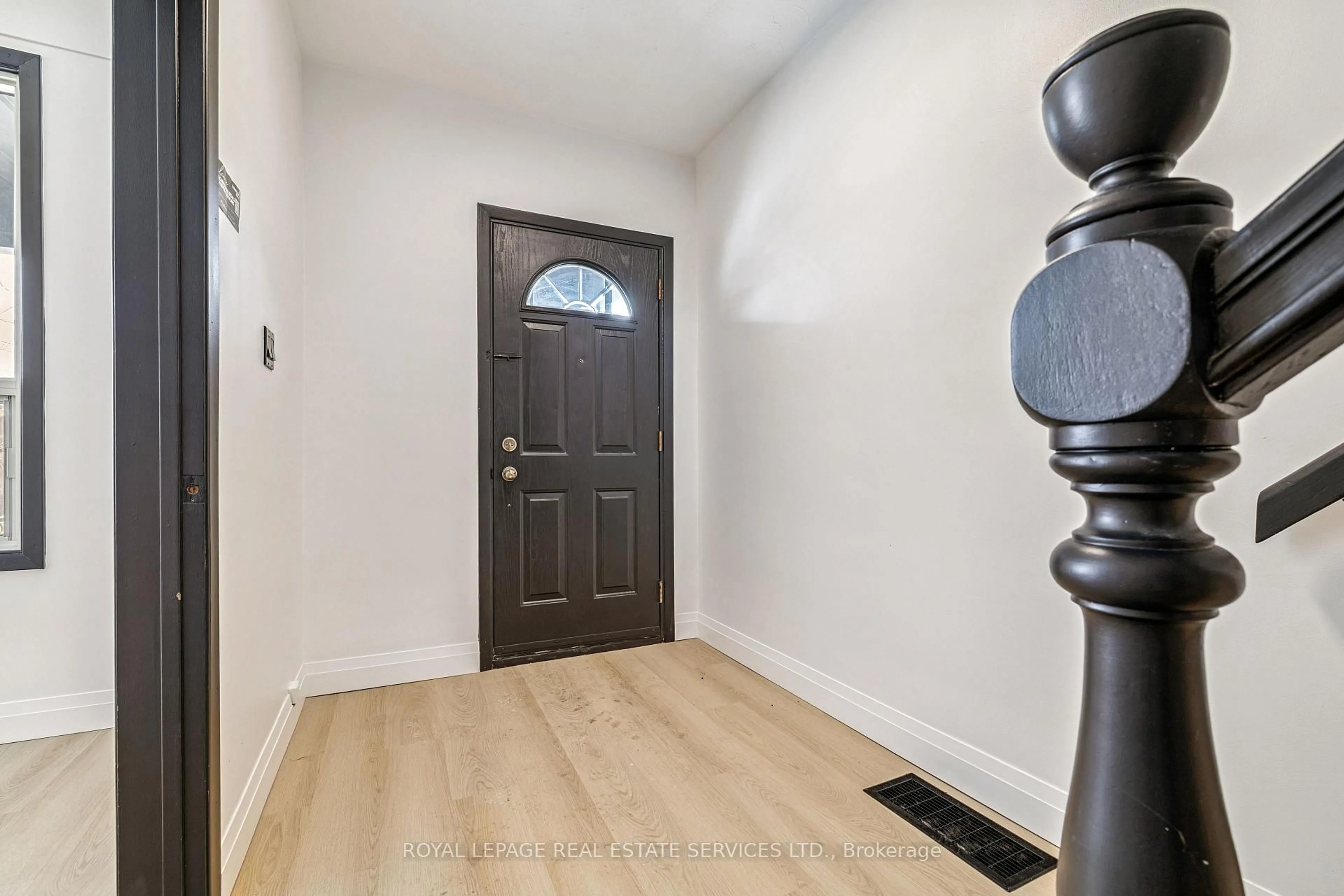 Indoor entryway for 83 Barnesdale Ave, Hamilton Ontario L8L 6S2
