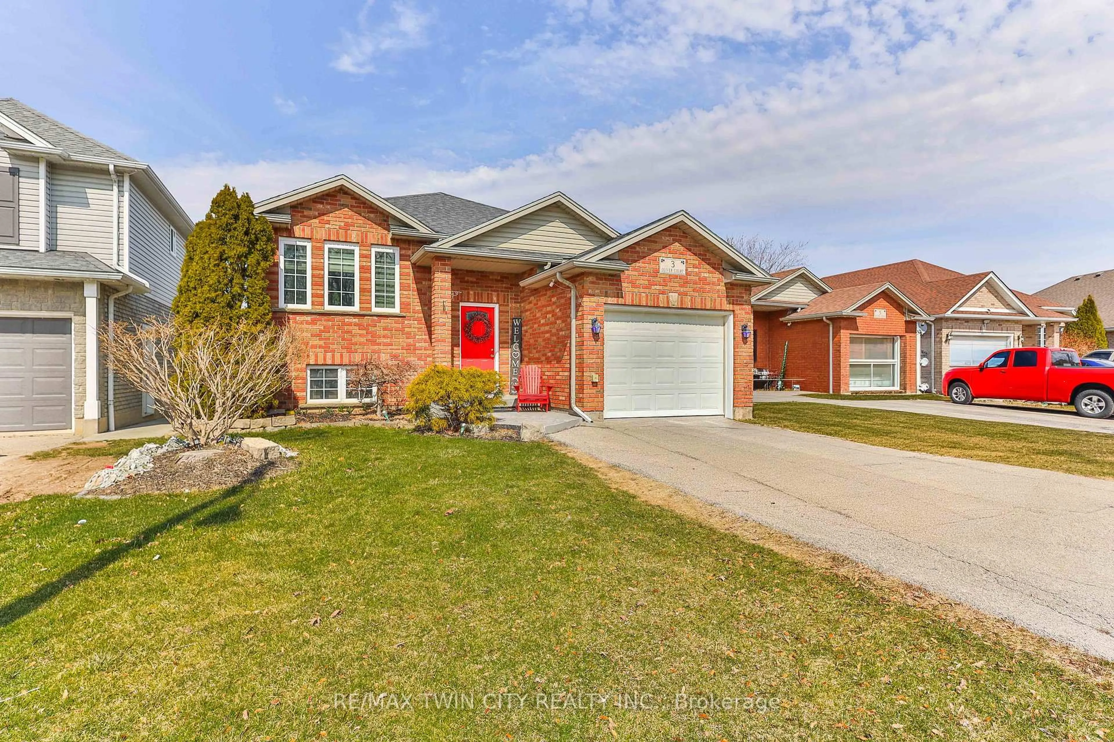 Home with brick exterior material, street for 3 Oliver Crt, Brantford Ontario N3T 6N6