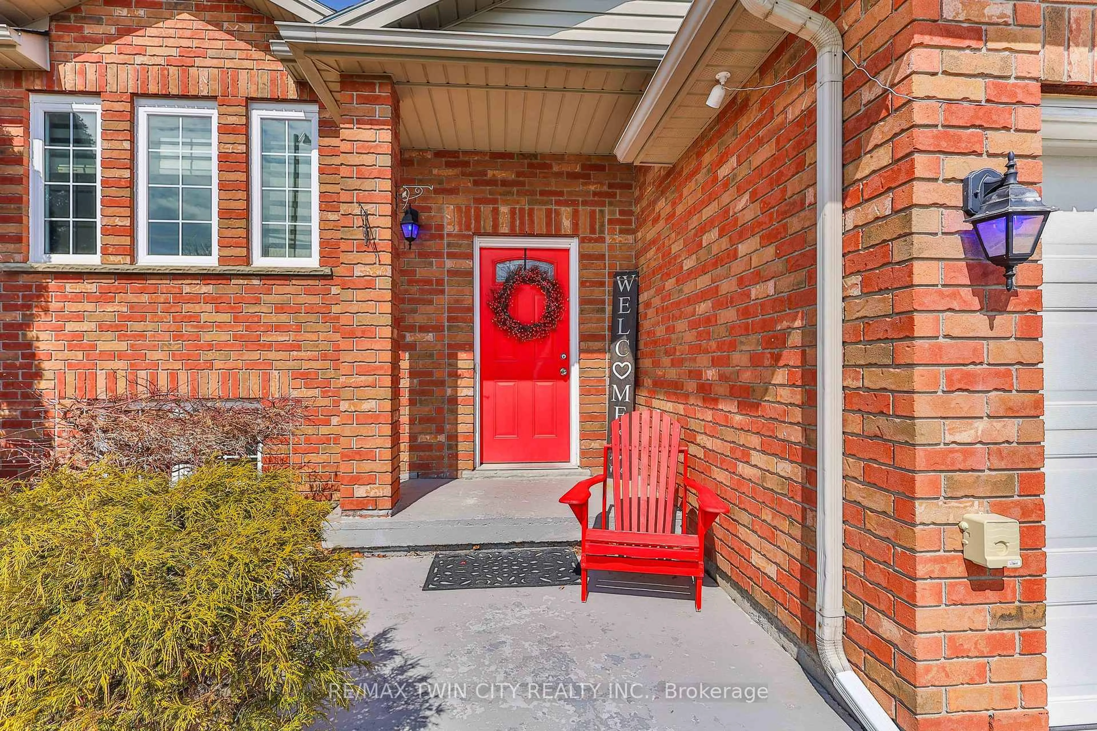 Indoor entryway for 3 Oliver Crt, Brantford Ontario N3T 6N6