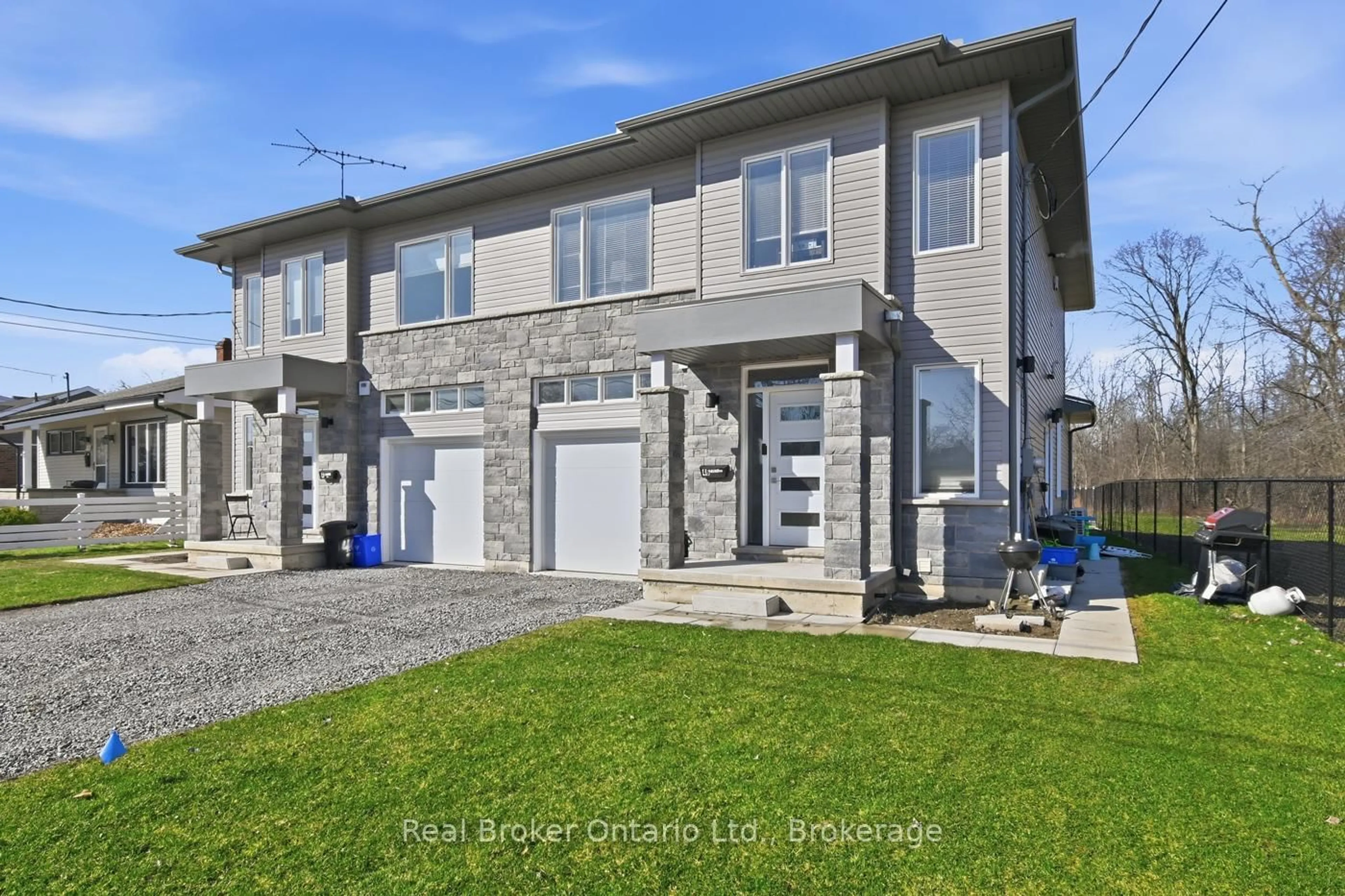 Home with brick exterior material, street for 40 Pietz Ave, Welland Ontario L3C 1Z5