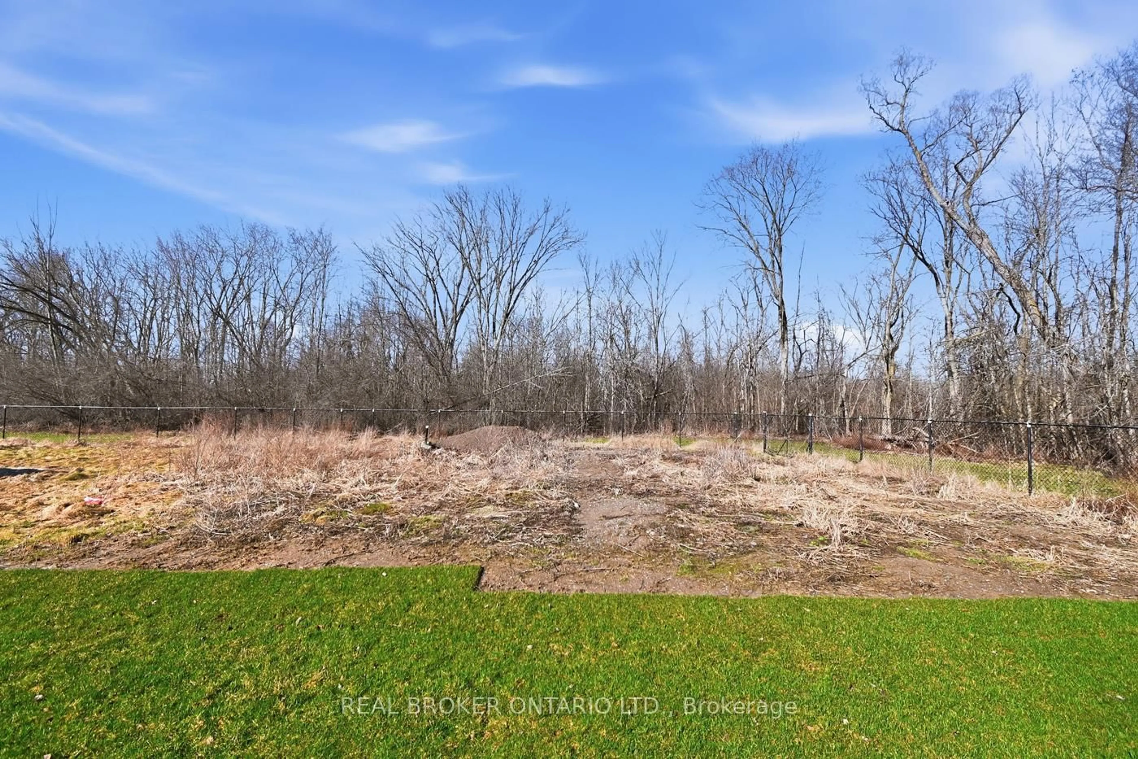 A pic from outside/outdoor area/front of a property/back of a property/a pic from drone, forest/trees view for 46 PIETZ Ave, Welland Ontario L3C 1Z5