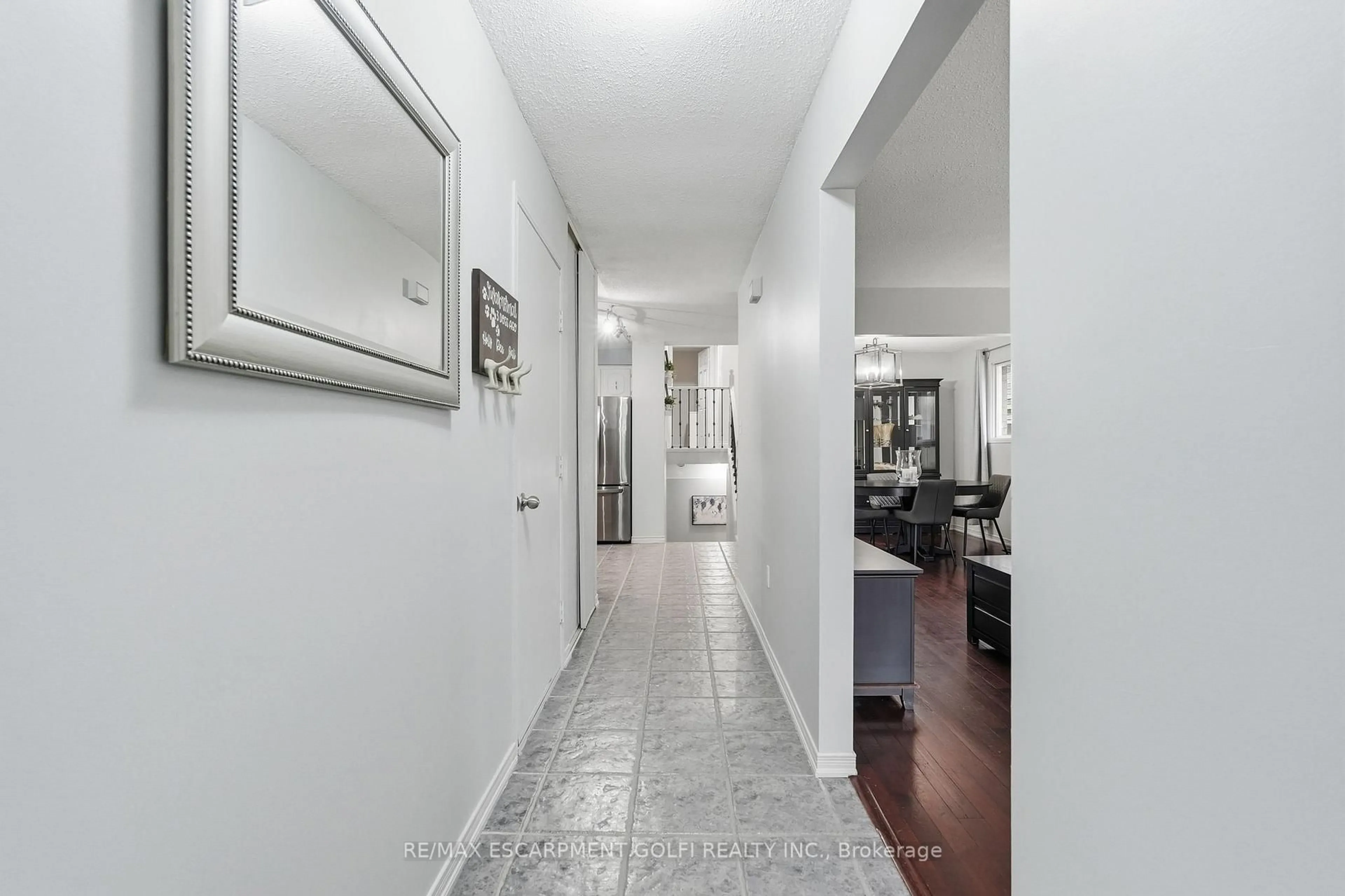 Unknown for 39 Kennard St, Hamilton Ontario L8J 2C3