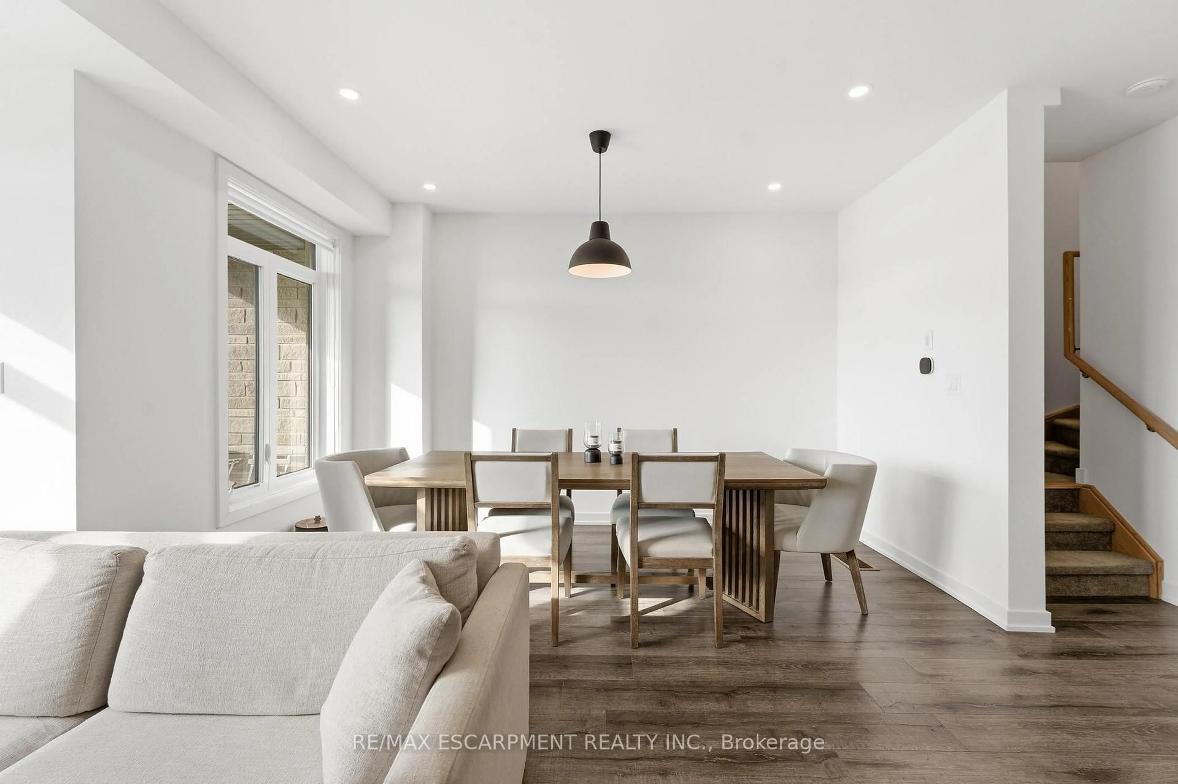 Dining room, unknown for 590 North Service Rd #44, Hamilton Ontario L8E 0K5