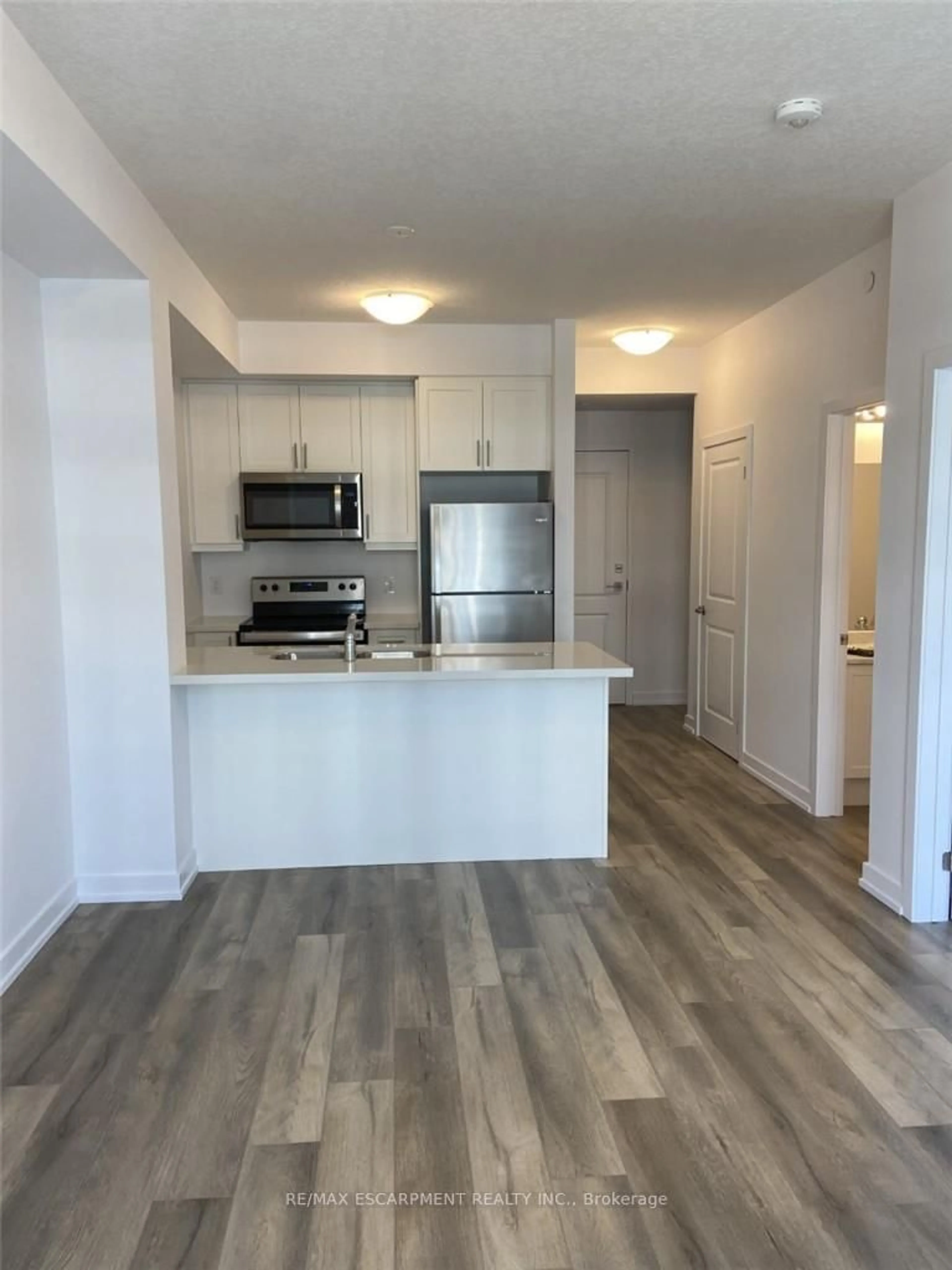 Standard kitchen, unknown for 5055 Greenlane Rd #424, Lincoln Ontario L0R 1B3