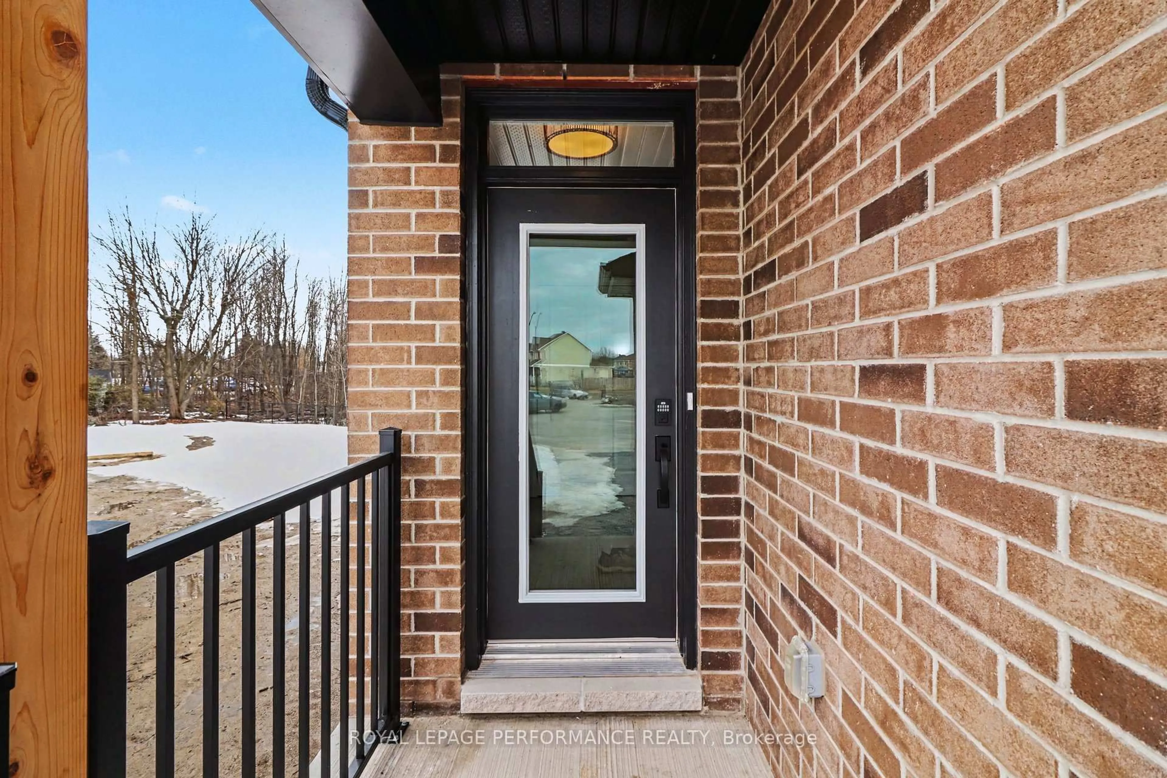 Indoor entryway for 14 Academie St, Russell Ontario K0A 1W0