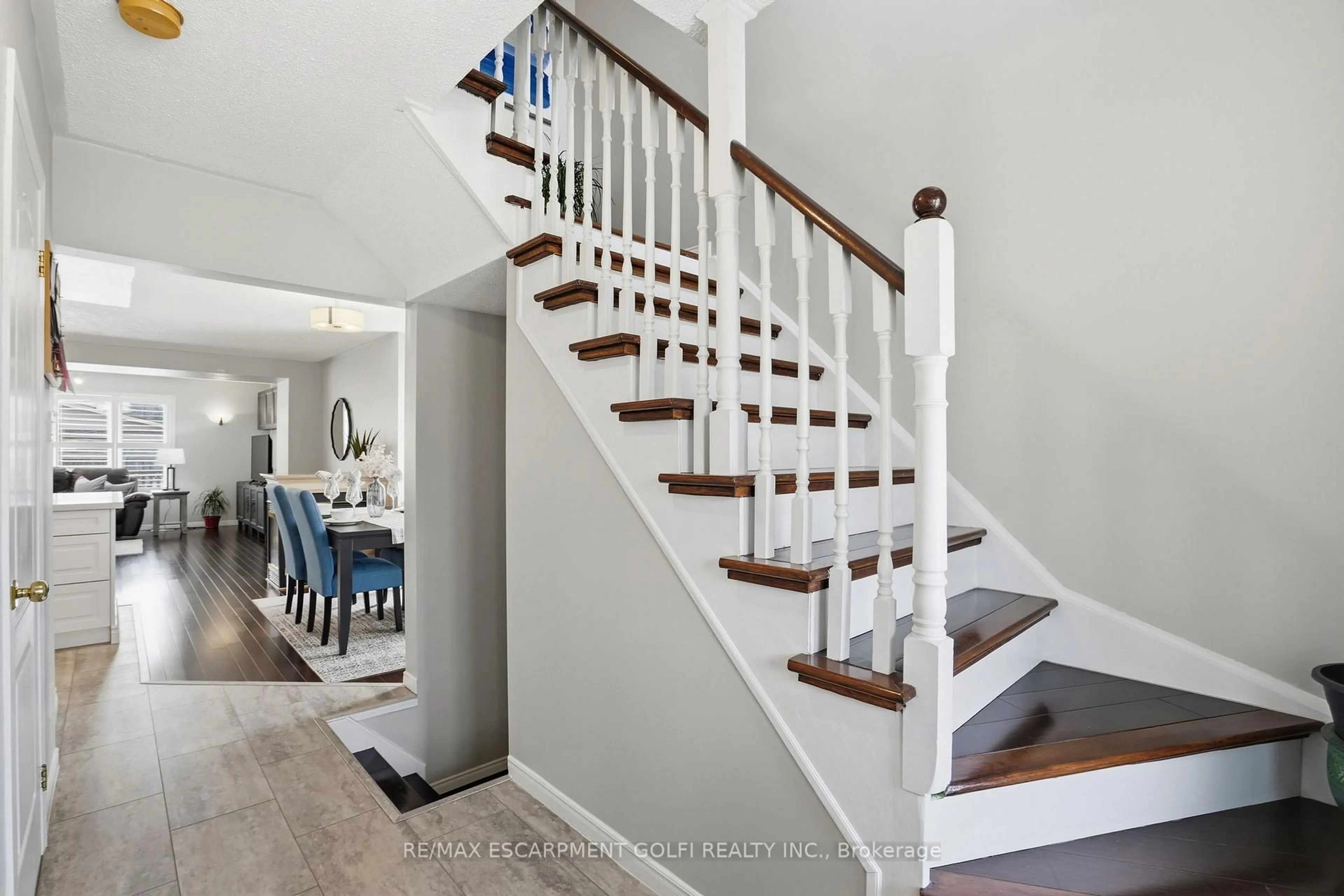 Stairs for 68 Rockhaven Lane, Hamilton Ontario L8B 0J9
