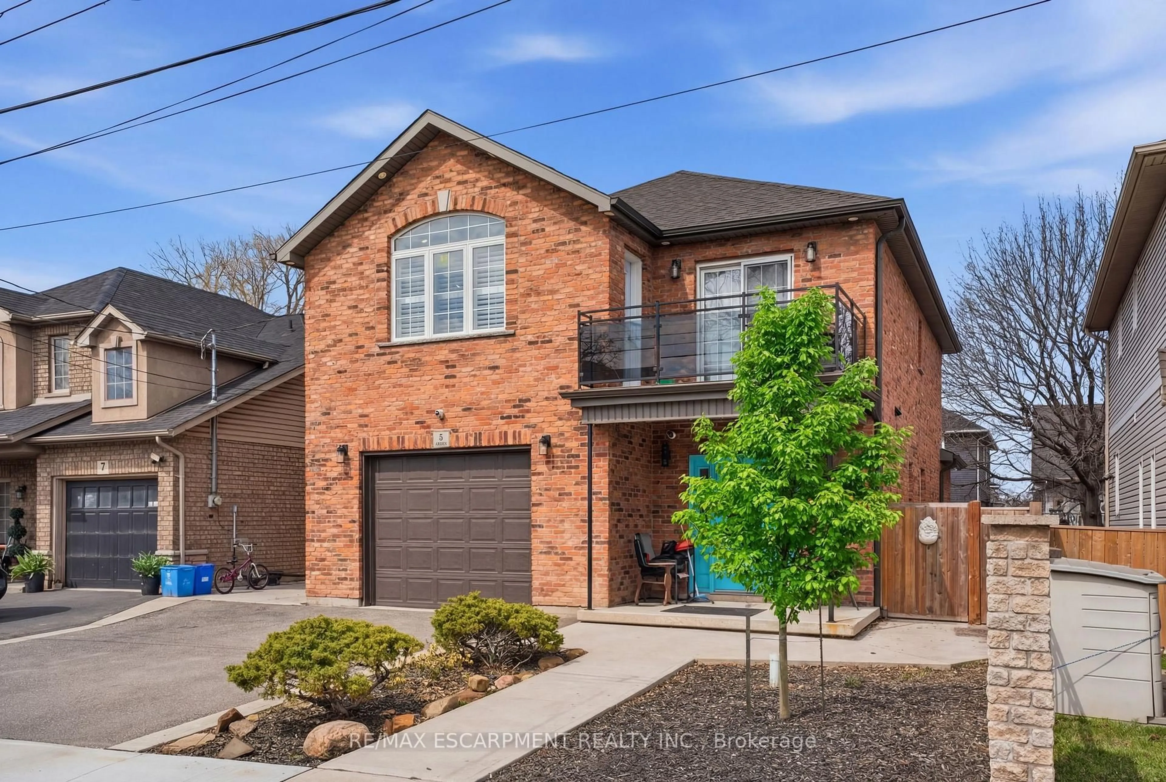 Home with brick exterior material, street for 5 ARDEN Ave, Hamilton Ontario L8H 7C2