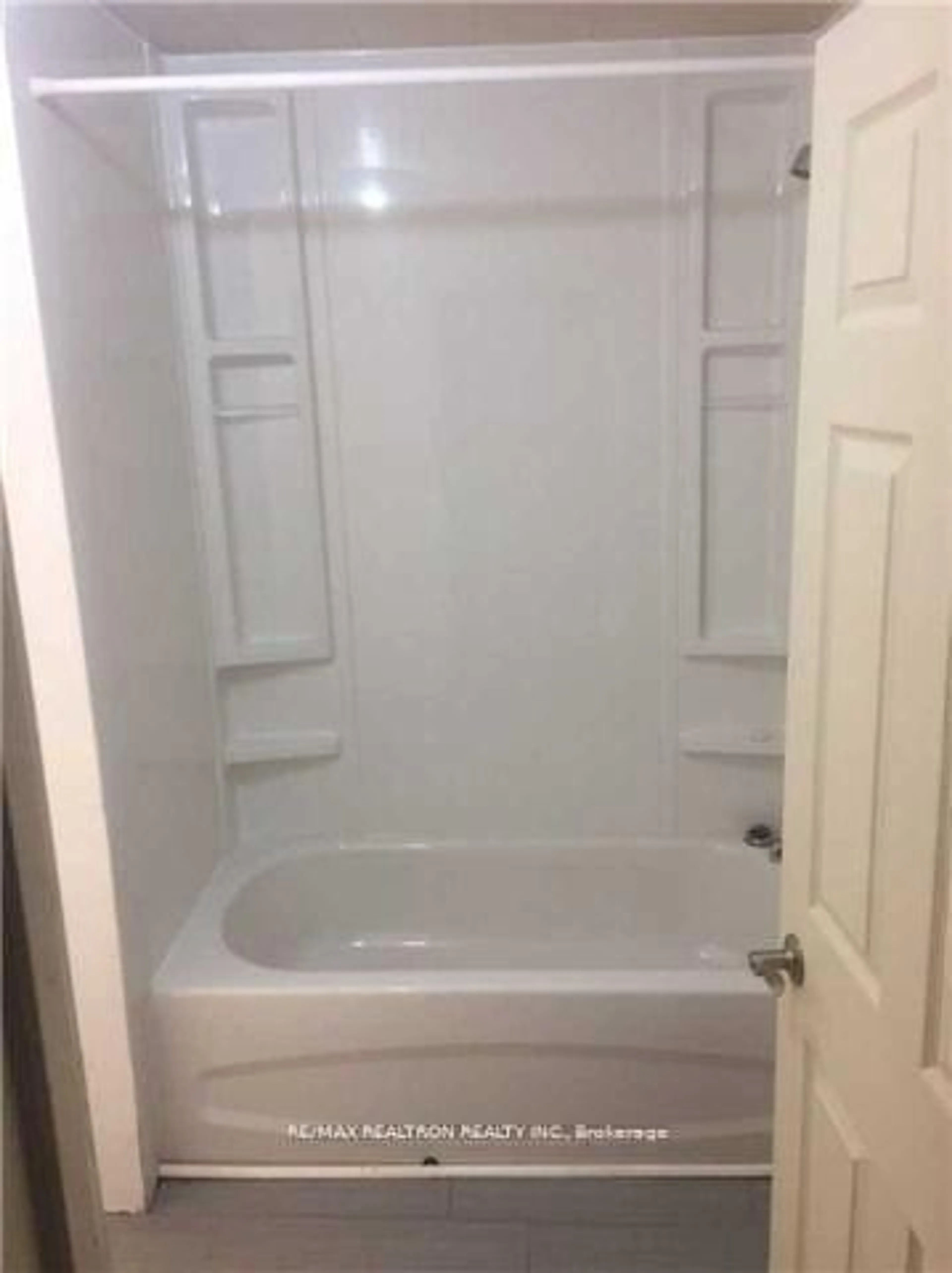 A pic of a room for 4927 Morrison St, Niagara Falls Ontario L2E 2C4