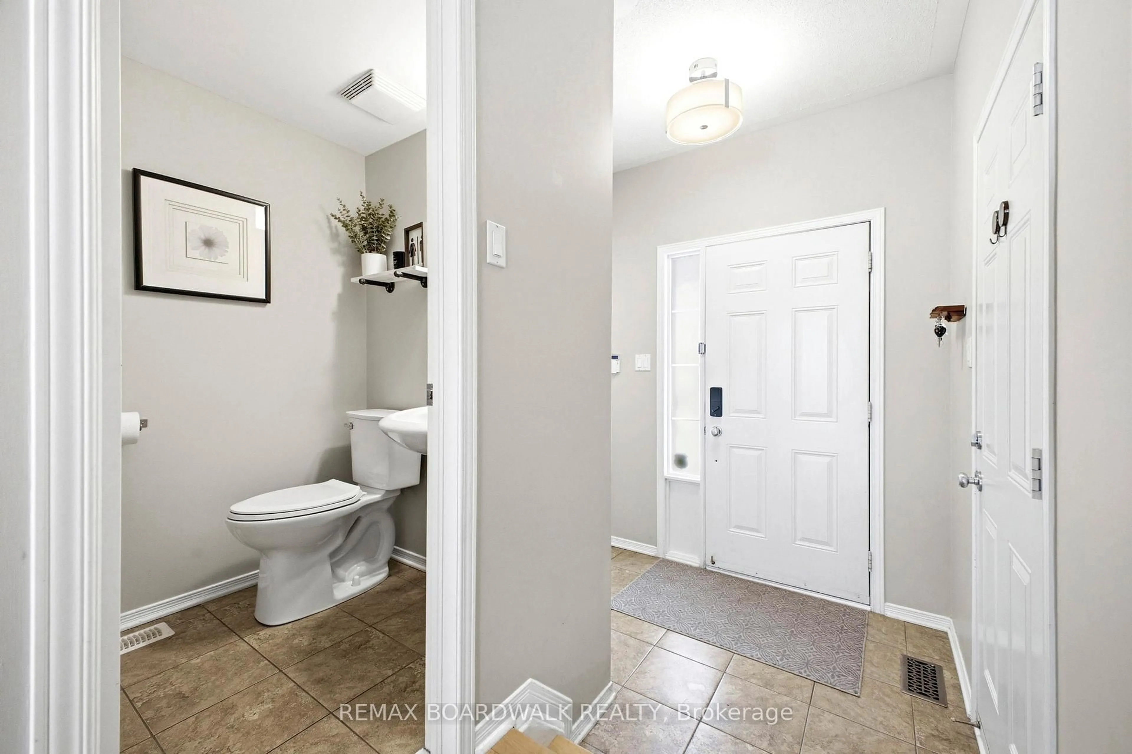 Indoor entryway for 110 Prem Circ, Ottawa Ontario K2J 0C5