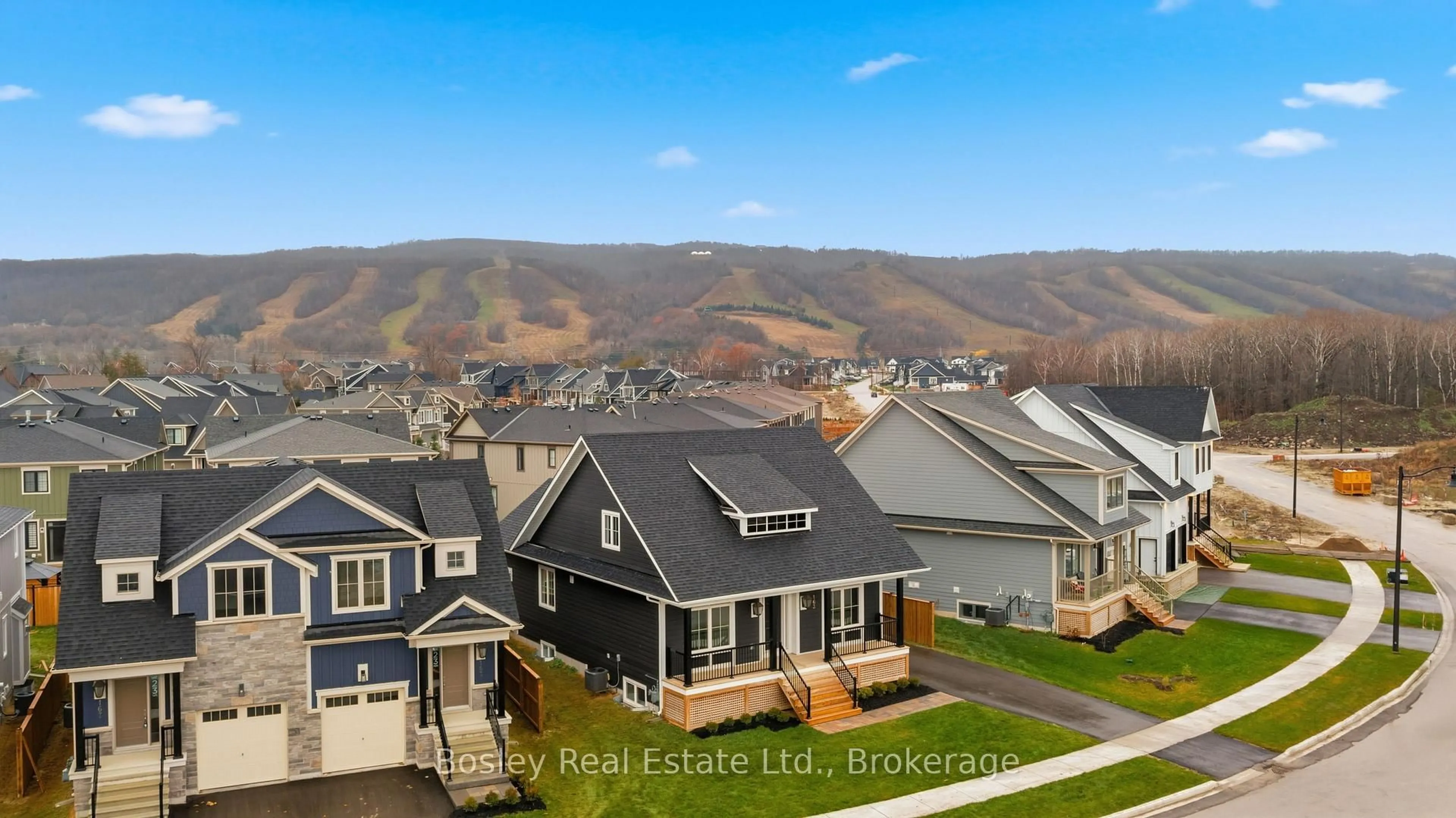 A pic from outside/outdoor area/front of a property/back of a property/a pic from drone, mountain view for 163 SUGAR MAPLE St, Blue Mountains Ontario L9Y 0Z3