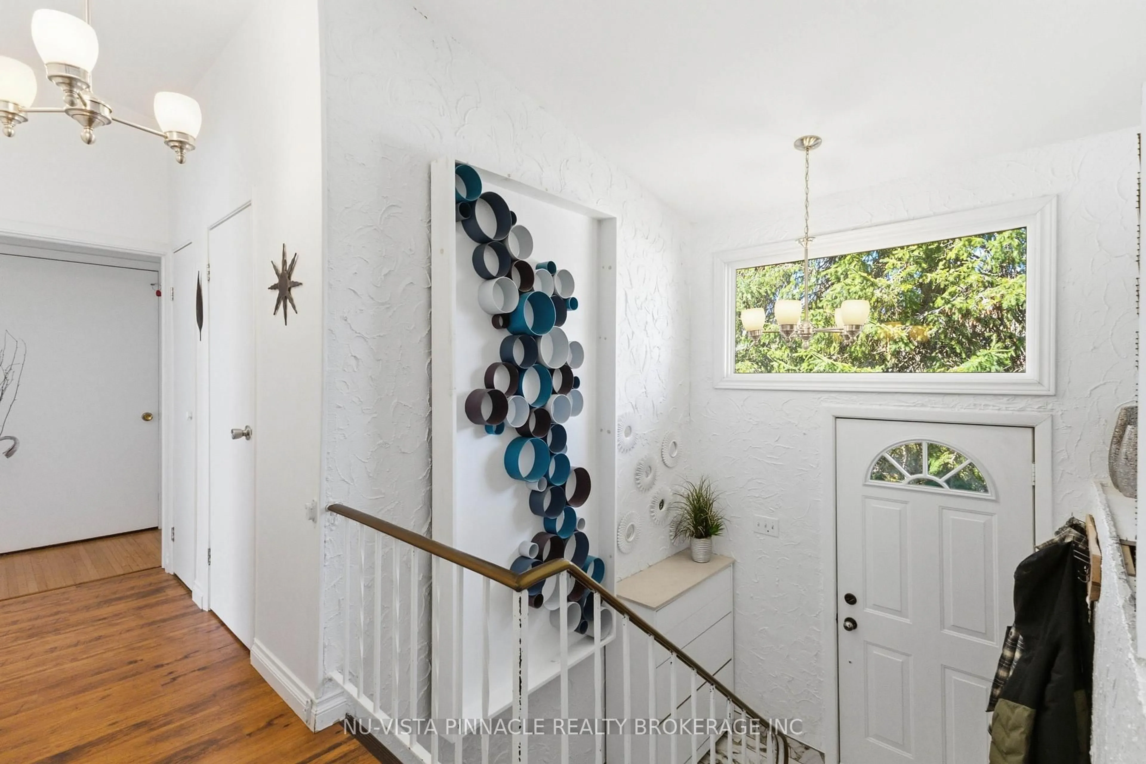 Indoor entryway for 31 Sumner Rd, London South Ontario N5Z 3Z1