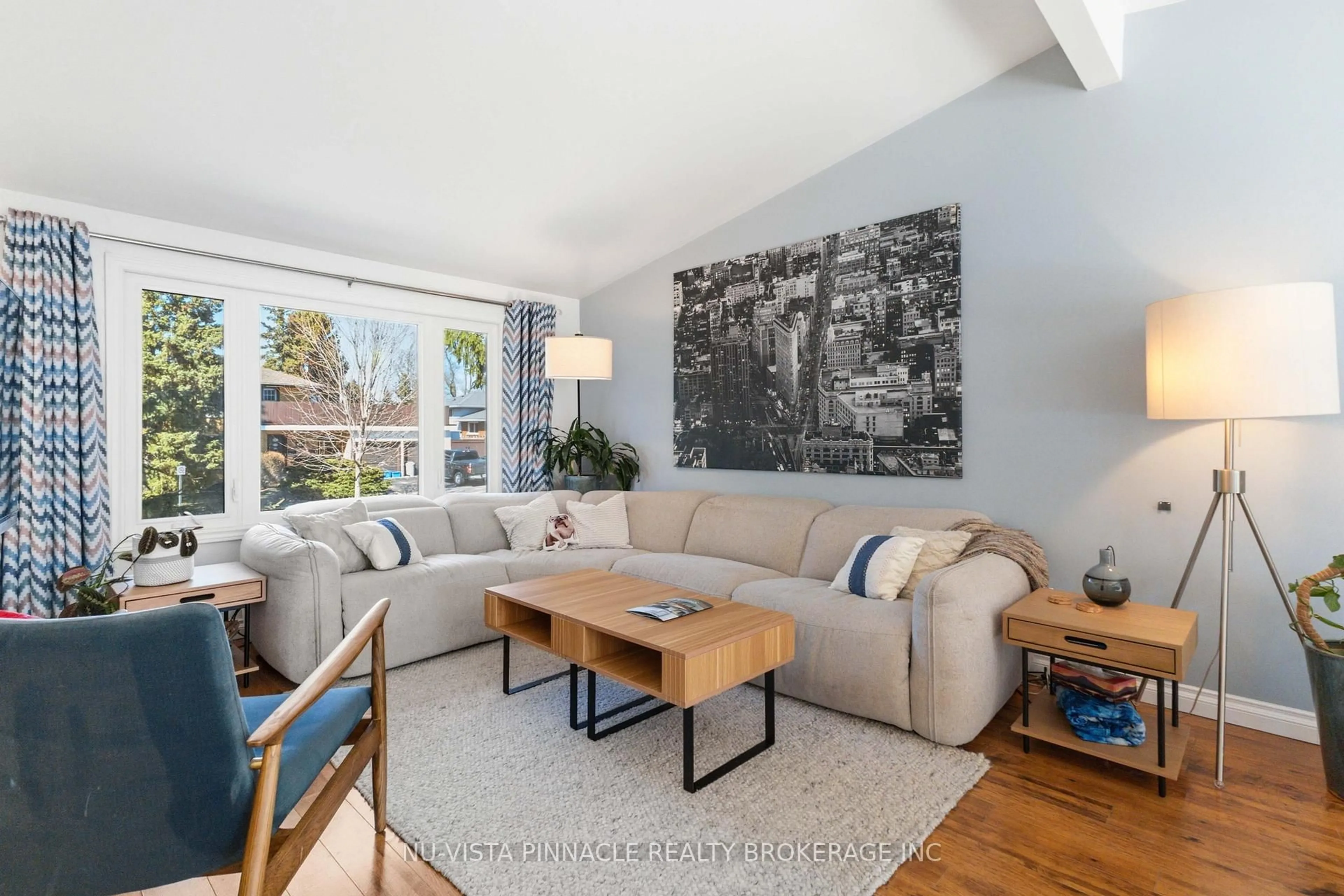 Living room with furniture, unknown for 31 Sumner Rd, London South Ontario N5Z 3Z1