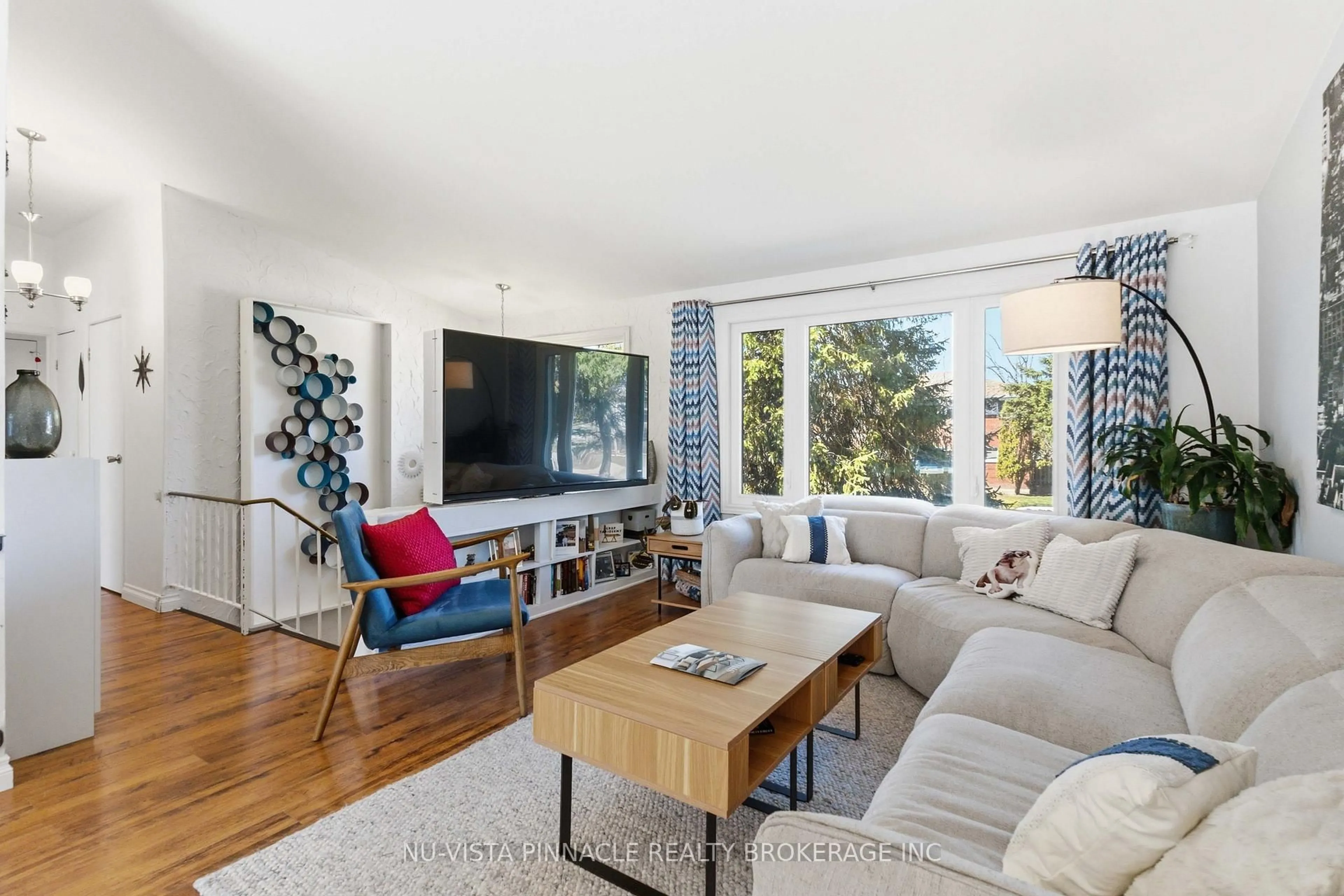 Living room with furniture, unknown for 31 Sumner Rd, London South Ontario N5Z 3Z1