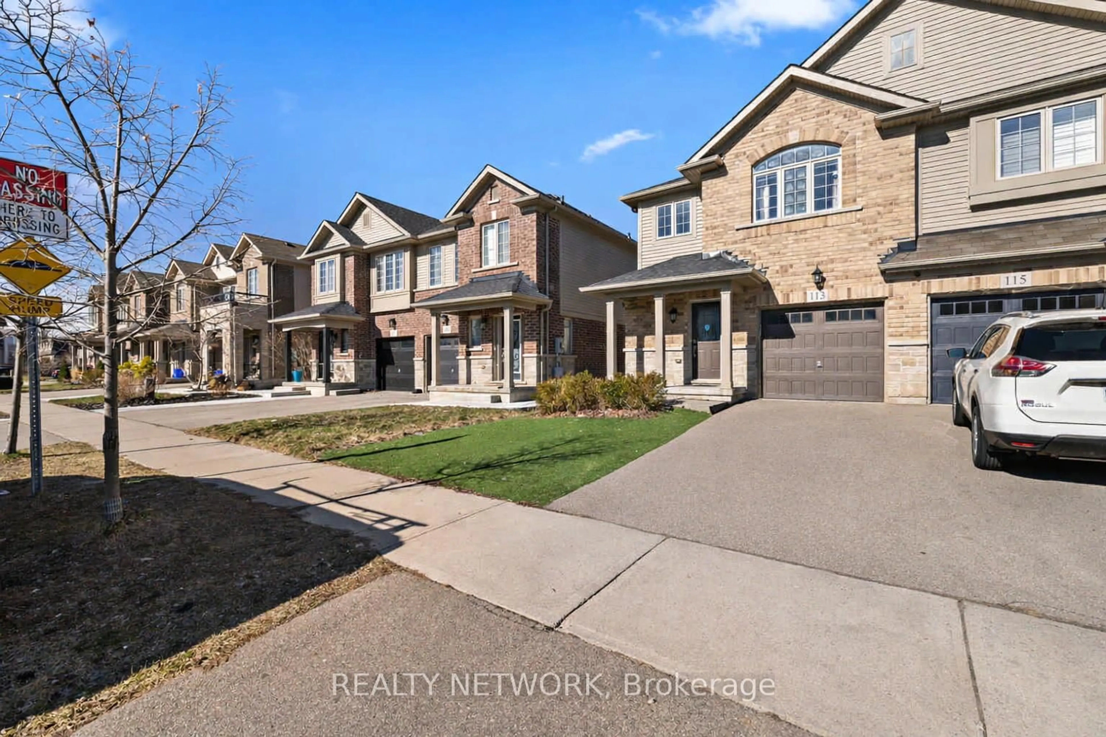 A pic from outside/outdoor area/front of a property/back of a property/a pic from drone, street for 113 Echovalley Dr, Hamilton Ontario L8J 0H1