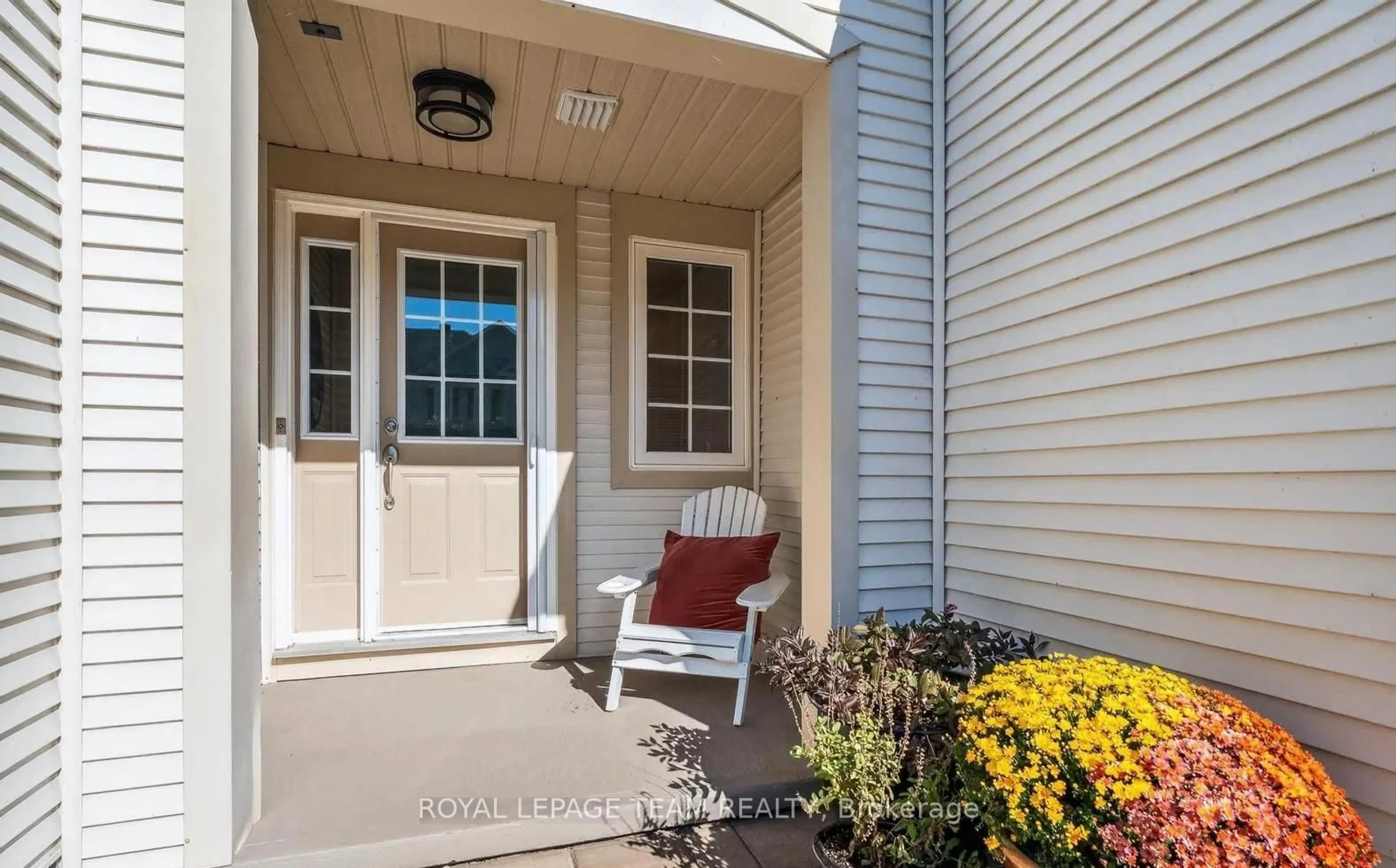 Indoor entryway for 19 Fieldberry Private, Ottawa Ontario K2J 5E7