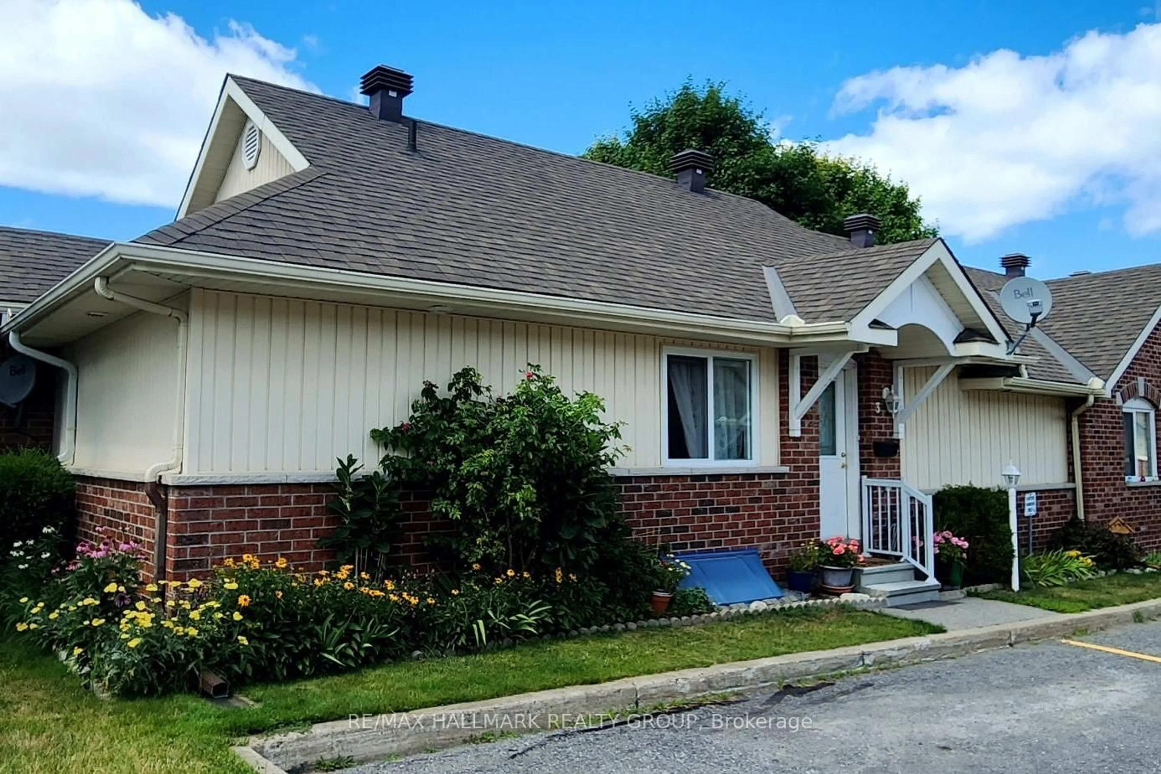 Home with vinyl exterior material, street for 3 Daphne Cres, Ottawa Ontario K2S 1Y1