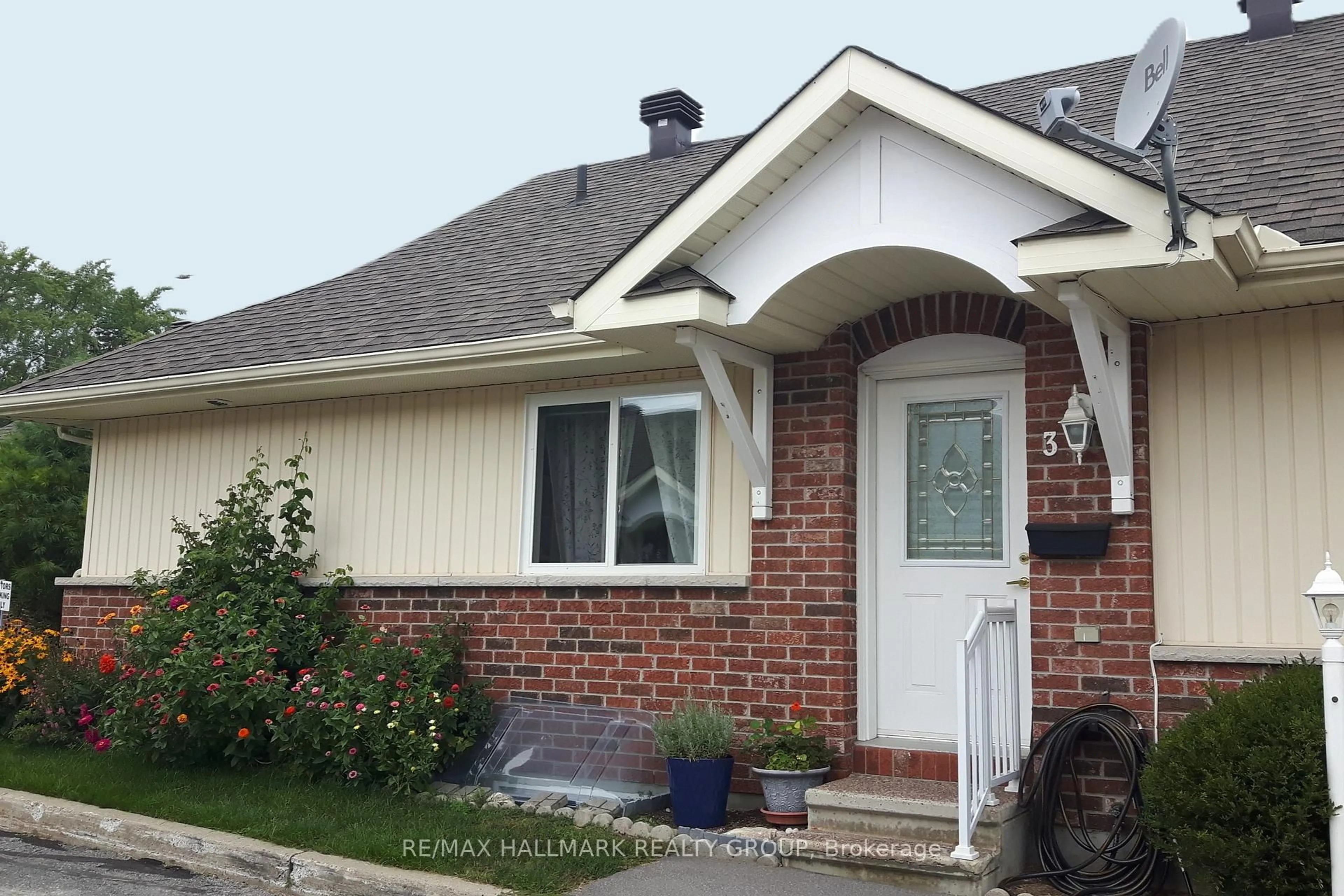 Home with vinyl exterior material, street for 3 Daphne Cres, Ottawa Ontario K2S 1Y1