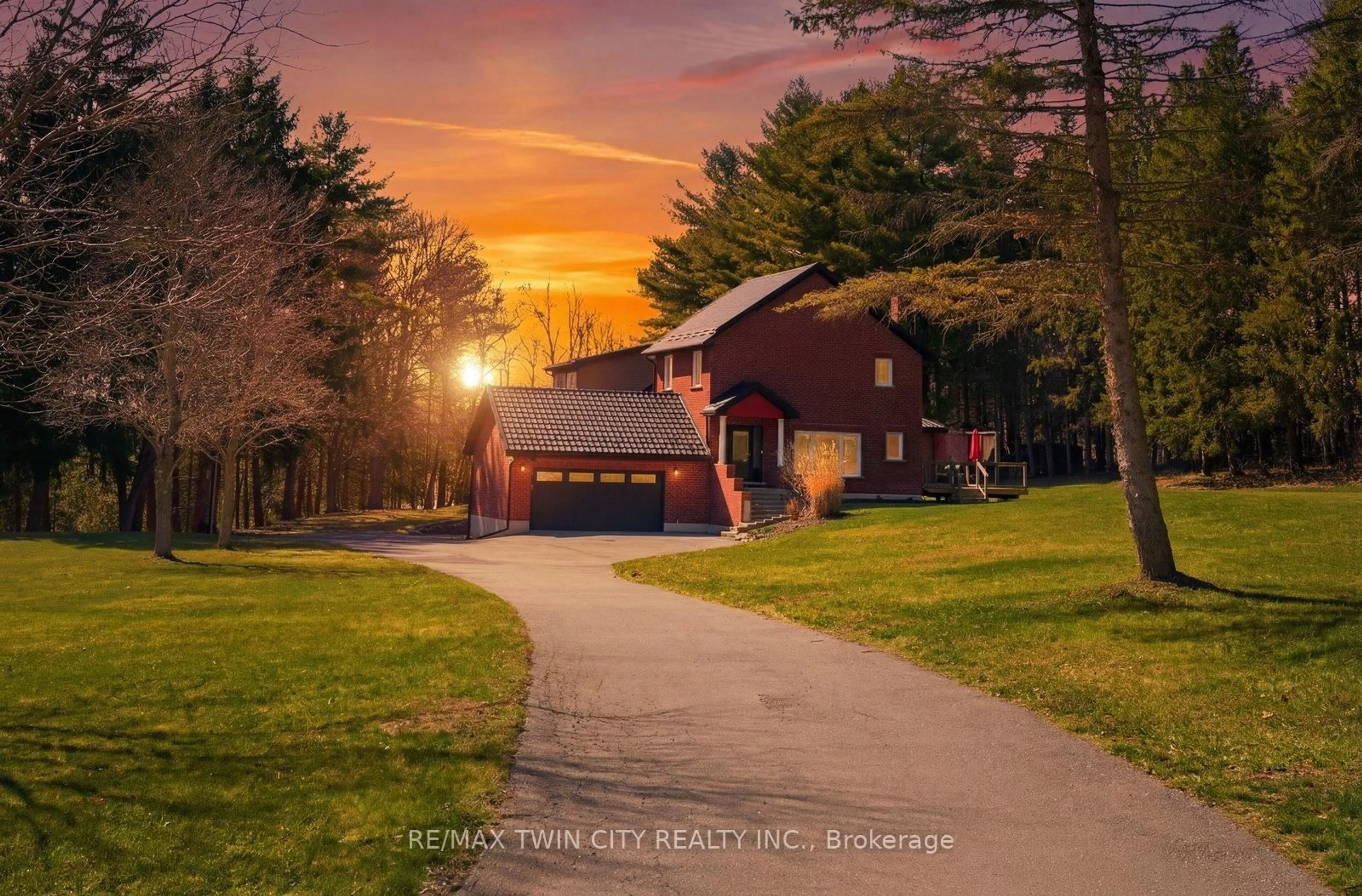 A pic from outside/outdoor area/front of a property/back of a property/a pic from drone, street for 25 Hammond Rd, Brant Ontario N3T 5L4