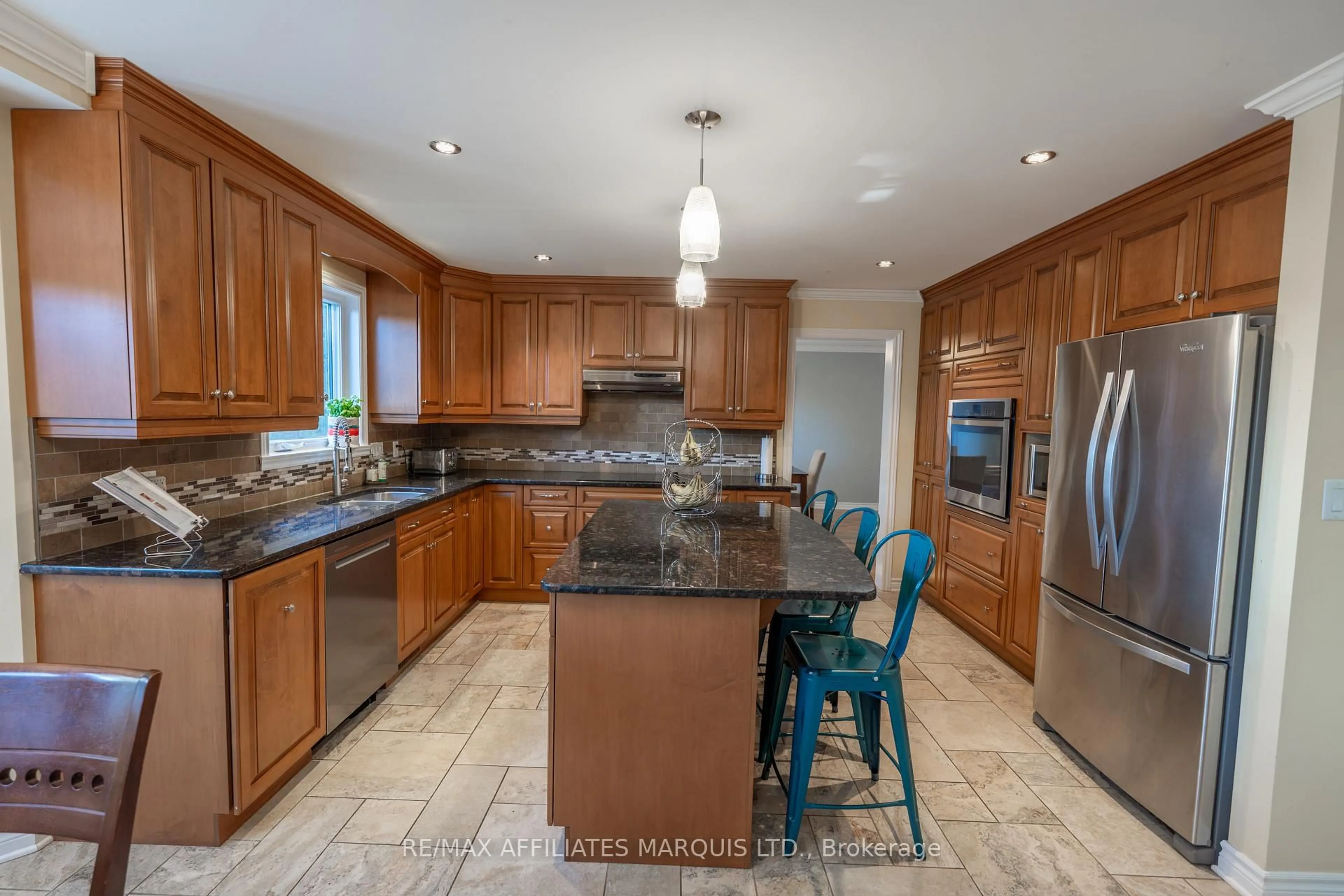 Open concept kitchen, ceramic/tile floor for 865 Chelsea Cres, Cornwall Ontario K6H 6Y6