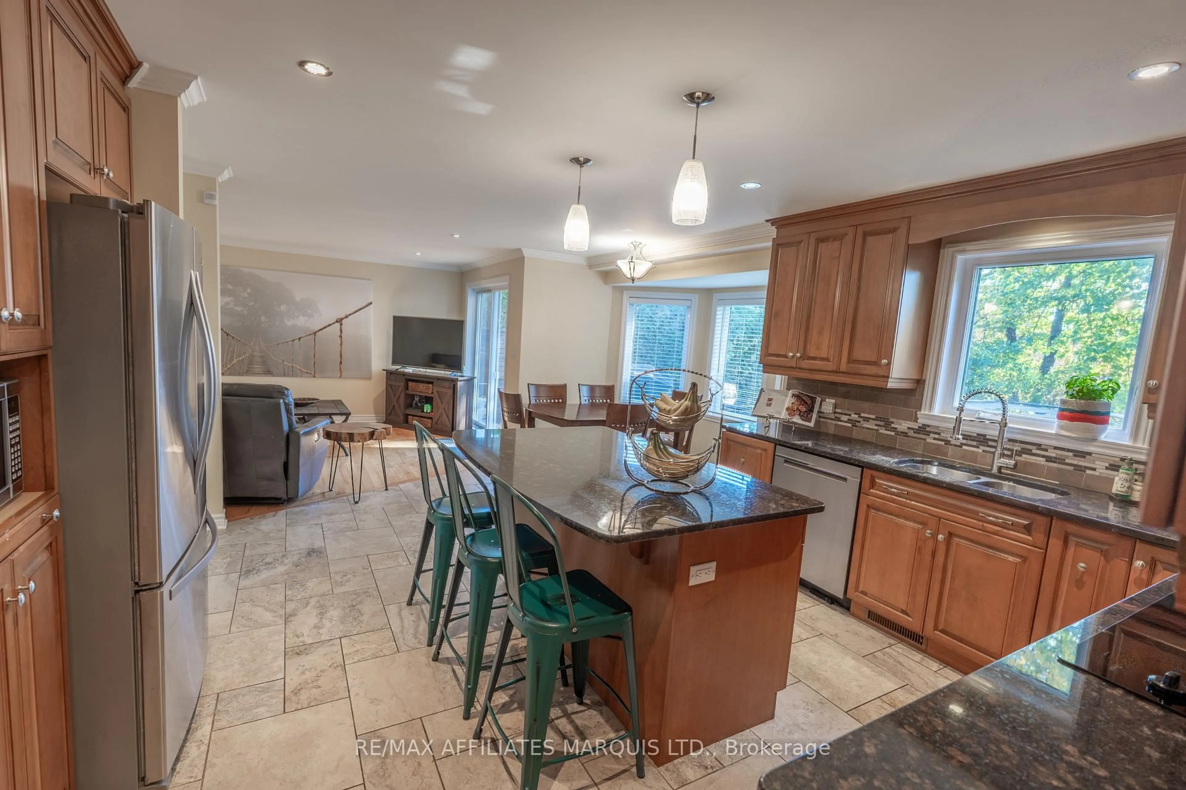 Open concept kitchen, ceramic/tile floor for 865 Chelsea Cres, Cornwall Ontario K6H 6Y6