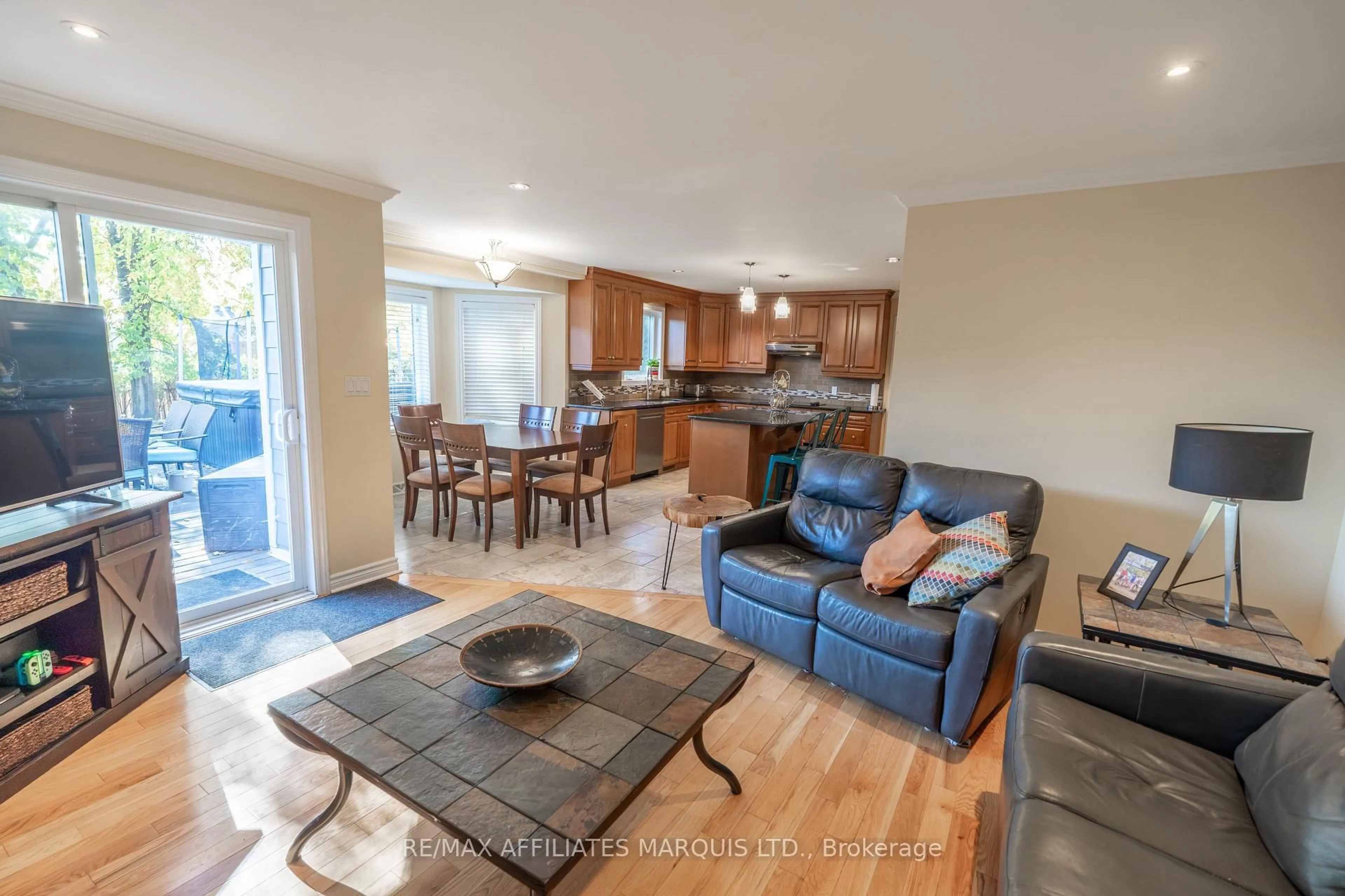 Living room with furniture, wood/laminate floor for 865 Chelsea Cres, Cornwall Ontario K6H 6Y6