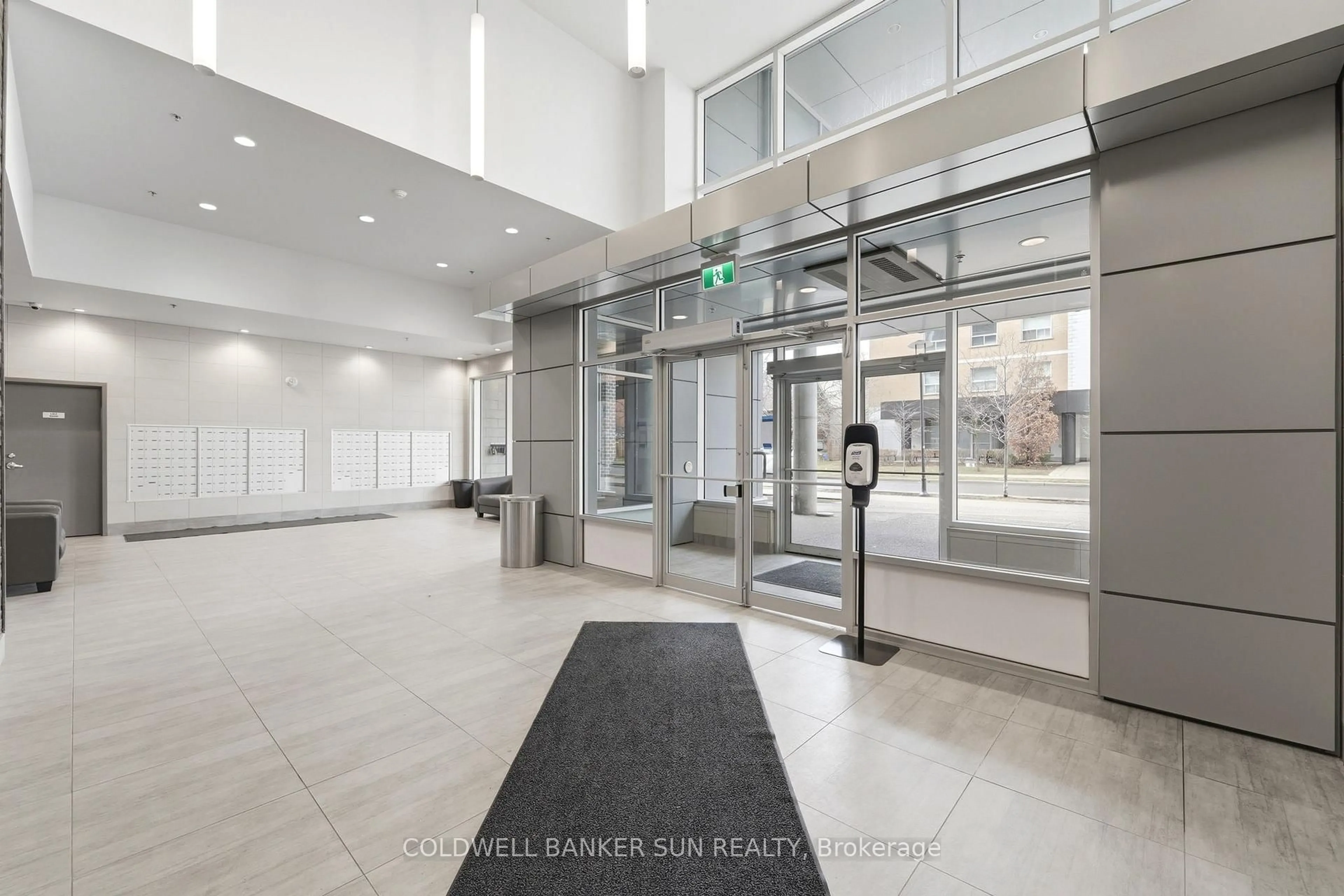 Indoor foyer for 318 Spruce St #1308, Waterloo Ontario N2L 3M7