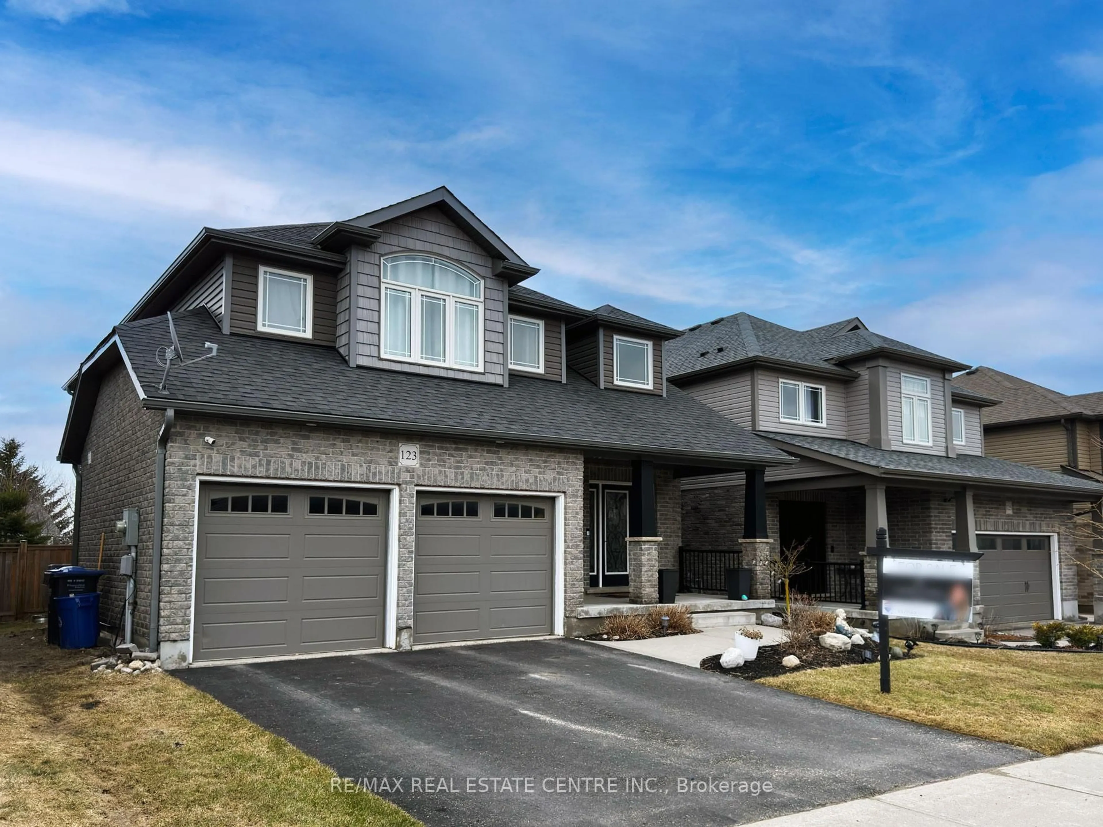 Home with vinyl exterior material, street for 123 Taylor Dr, East Luther Grand Valley Ontario L9W 6P2