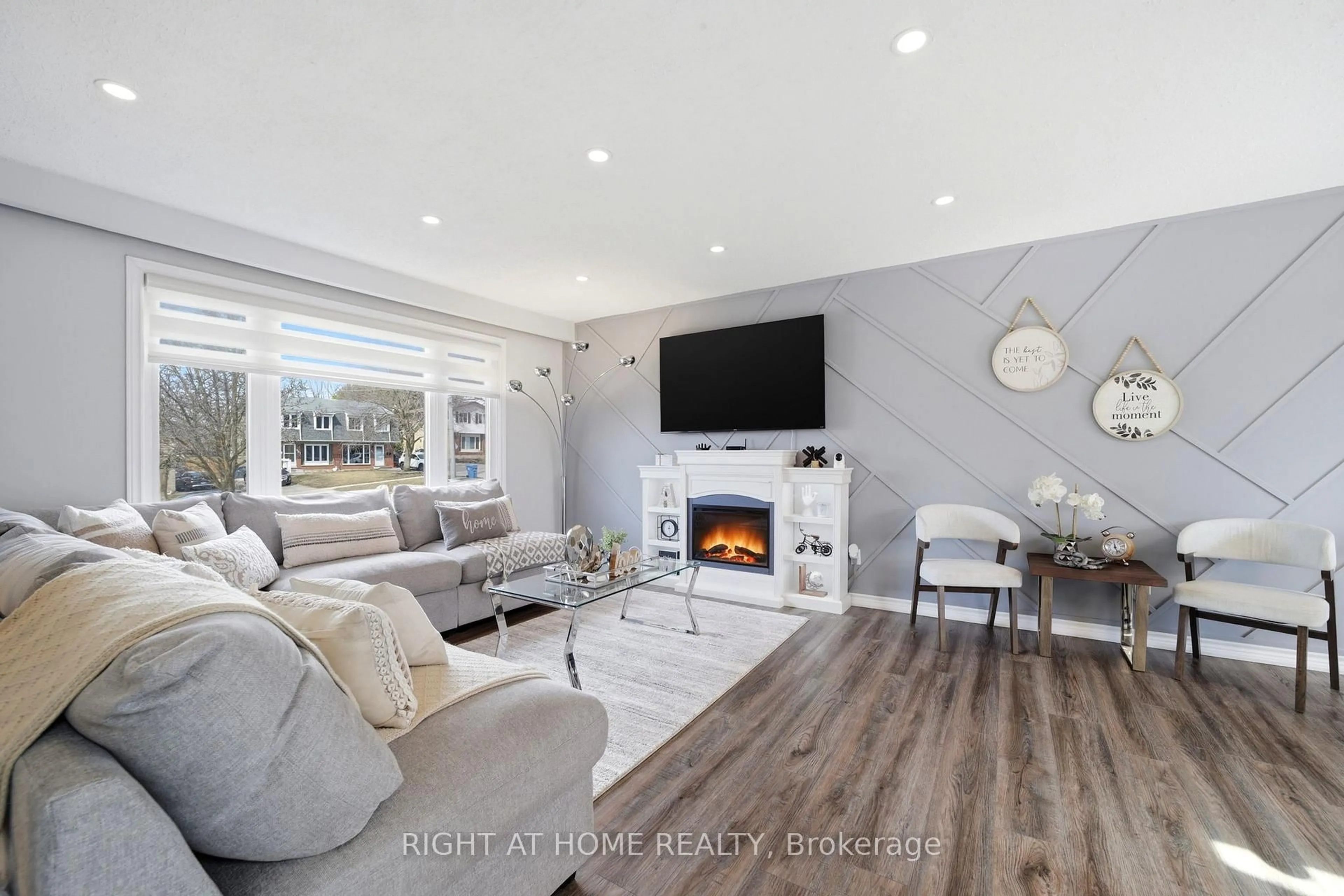 Living room with furniture, unknown for 602 WILLOW Rd, Guelph Ontario N1H 7M5