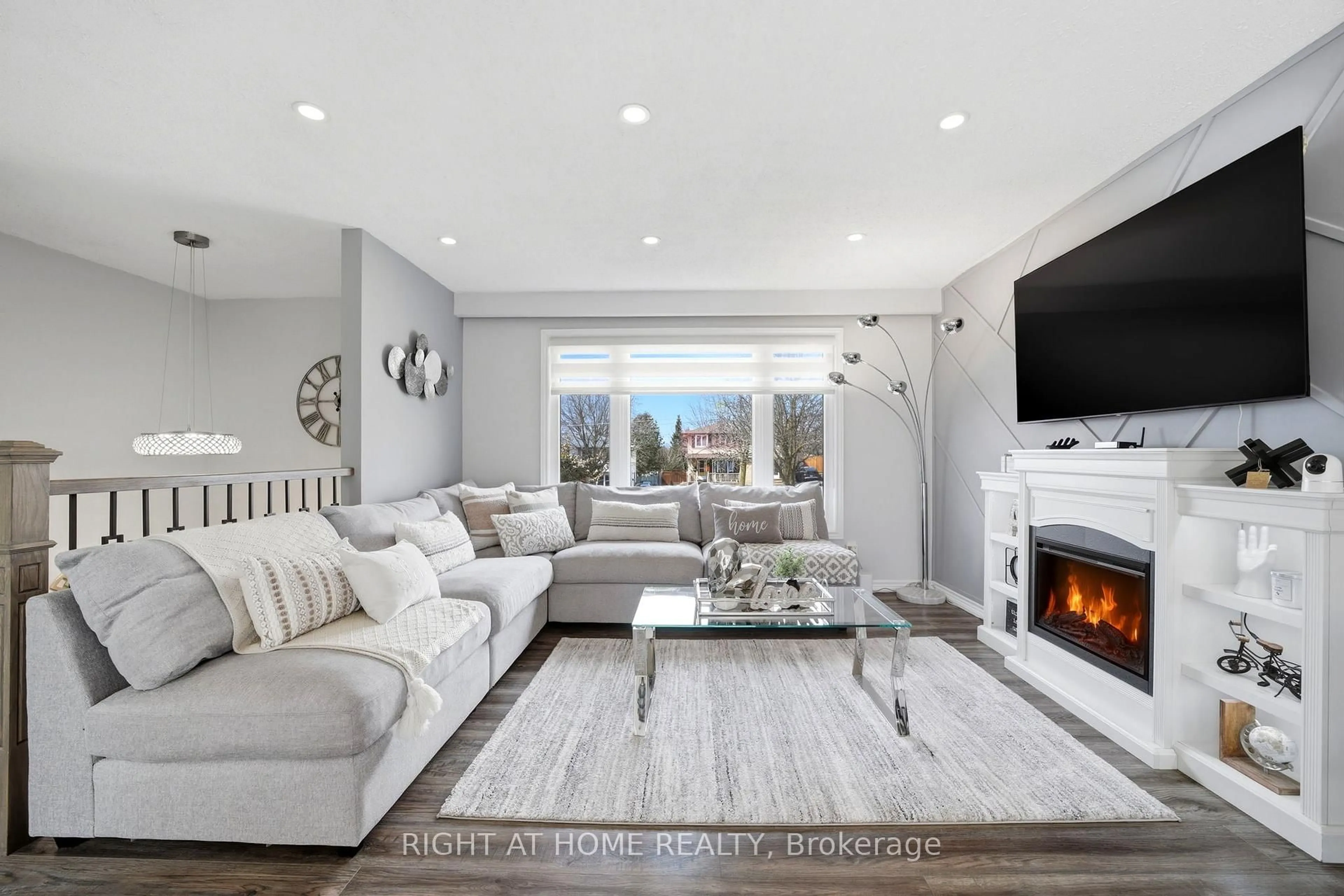 Living room with furniture, unknown for 602 WILLOW Rd, Guelph Ontario N1H 7M5