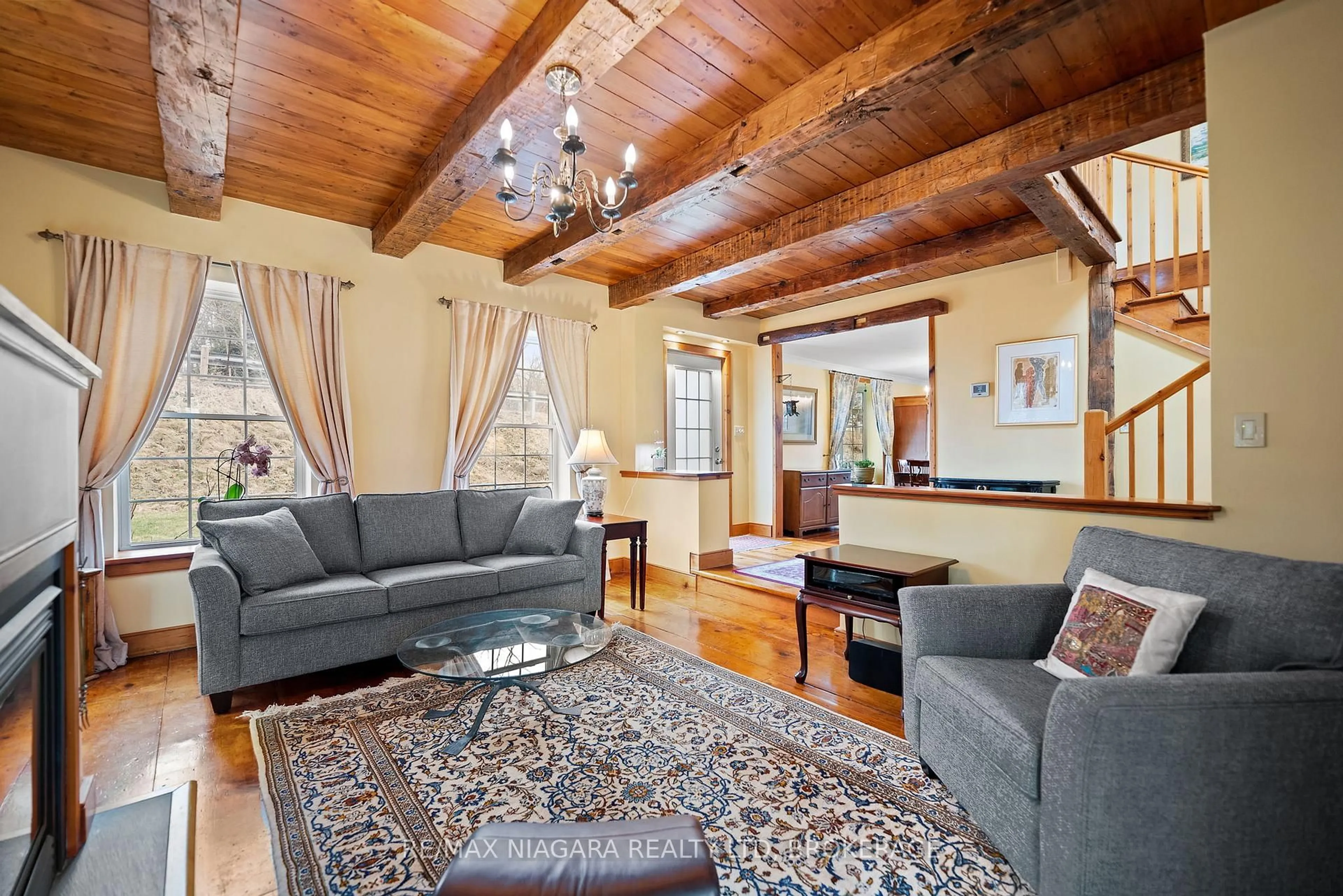 Living room with furniture, wood/laminate floor for 5515 King St, Lincoln Ontario L3J 1N7