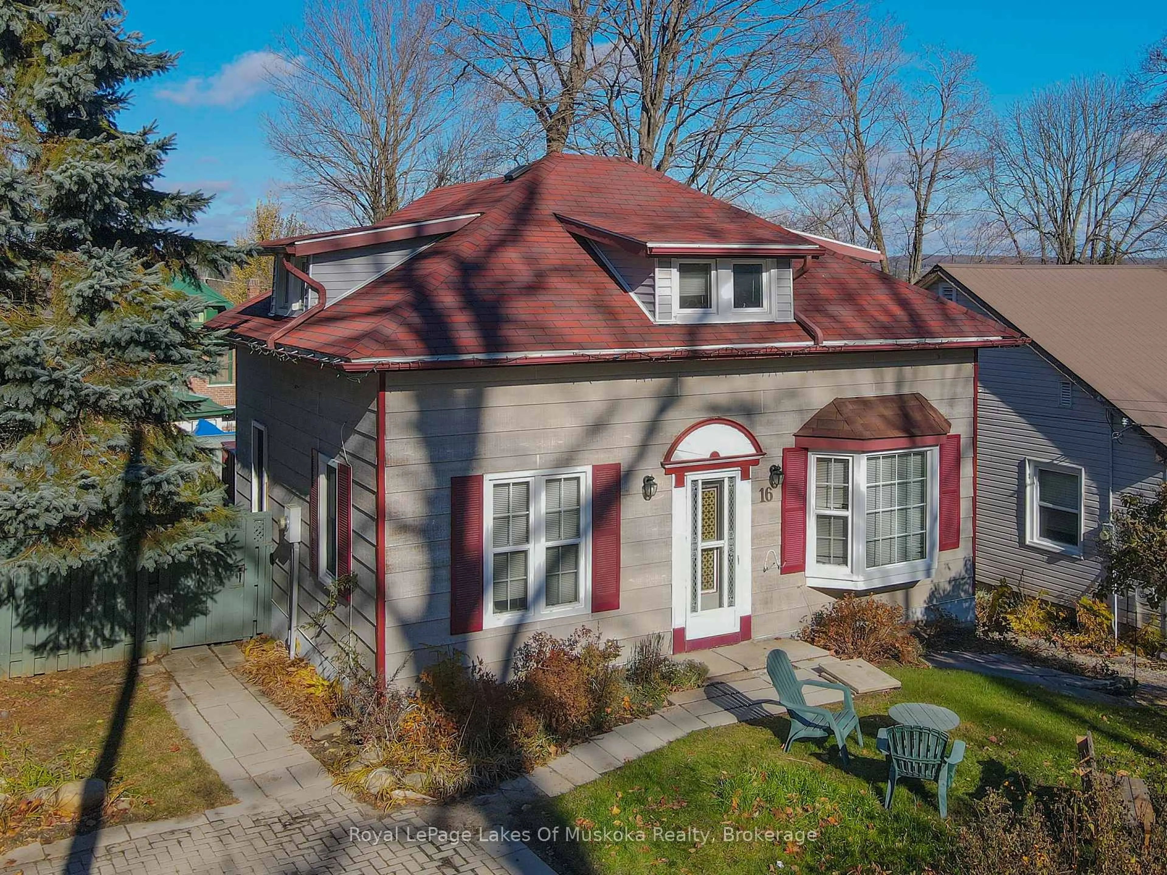 A pic from outside/outdoor area/front of a property/back of a property/a pic from drone, street for 16 Rogers Rd, Huntsville Ontario P1H 1T1