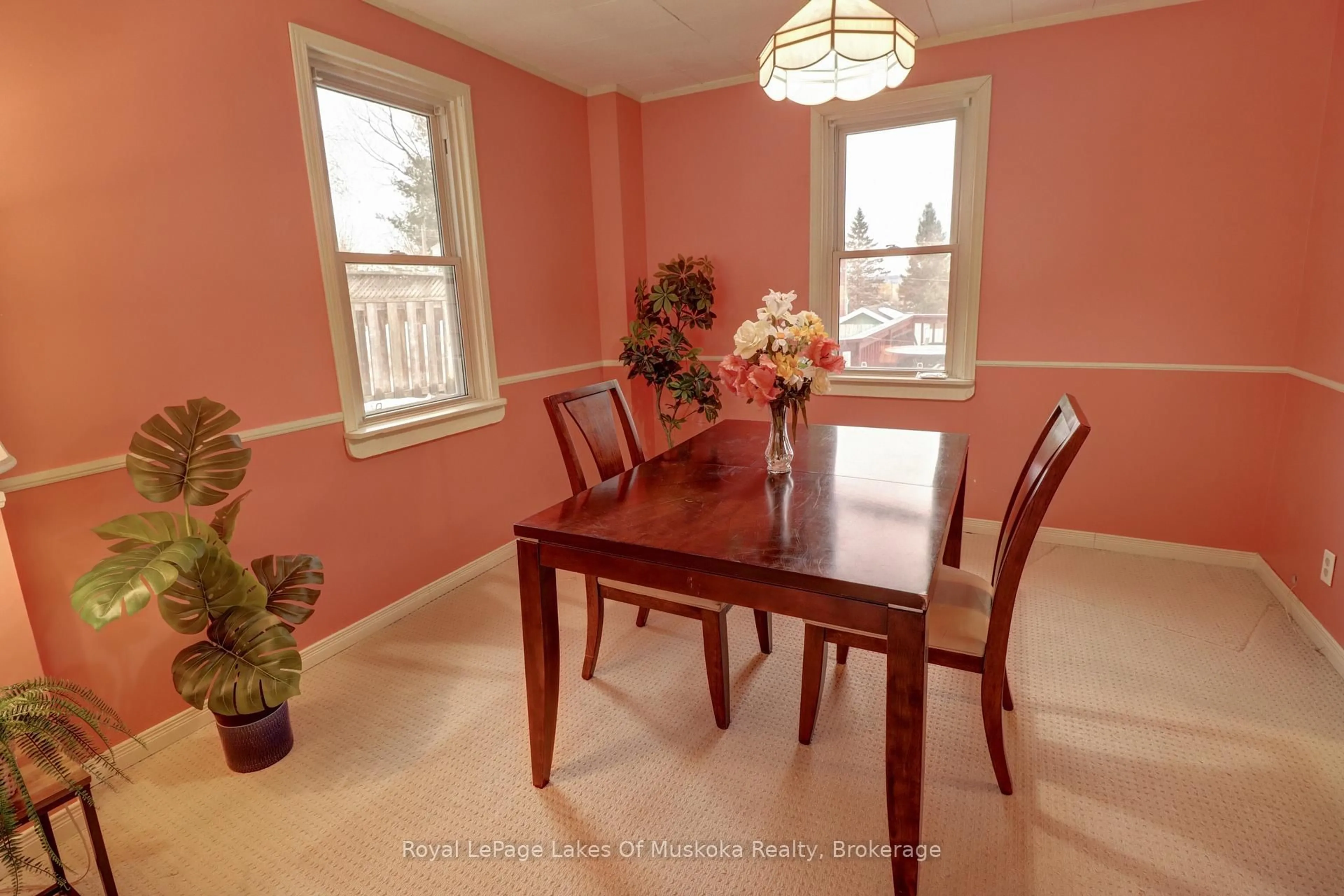 Dining room, unknown for 16 Rogers Rd, Huntsville Ontario P1H 1T1