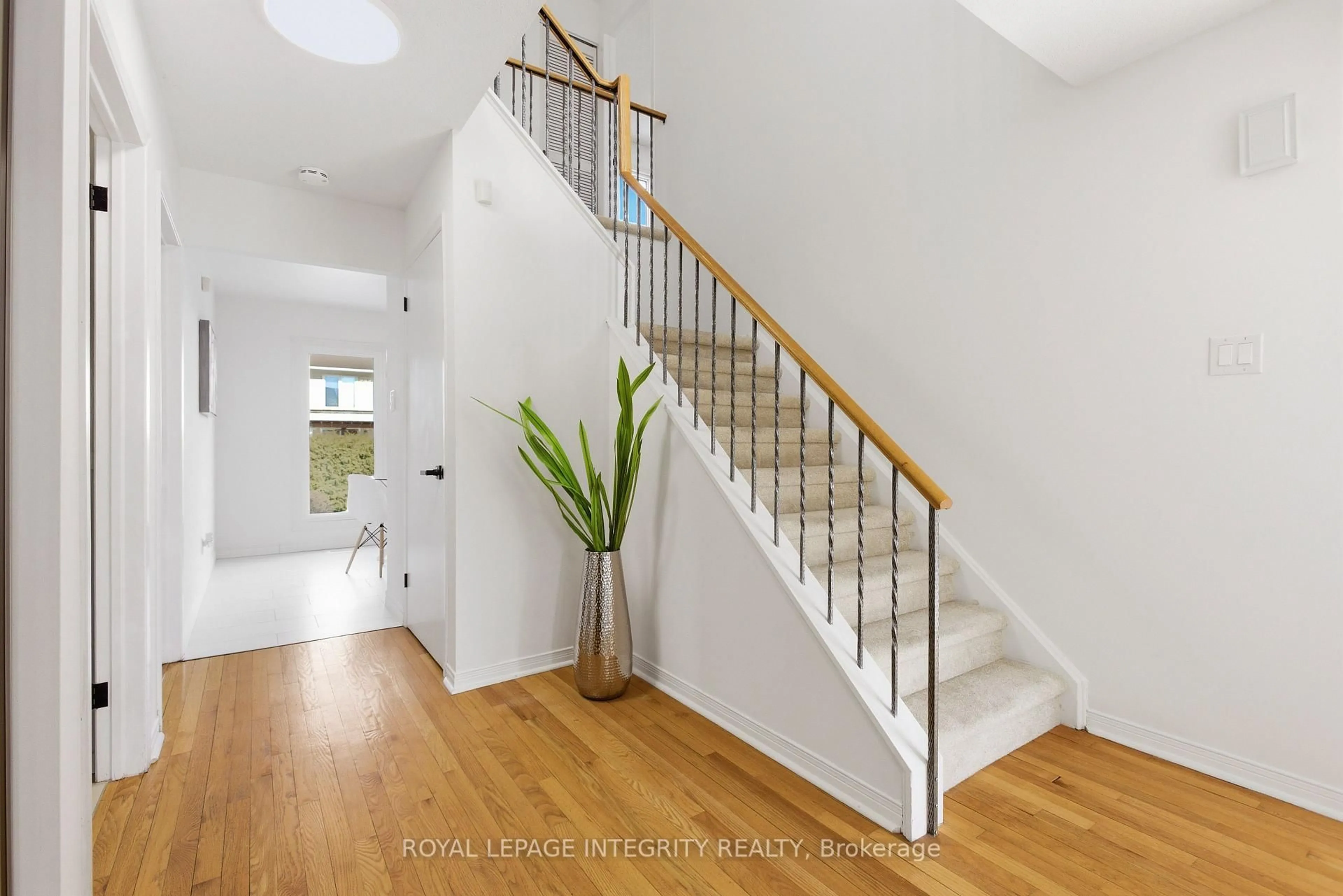 Stairs for 1019 Driftwood Cres, Orleans Ontario K1C 2N9