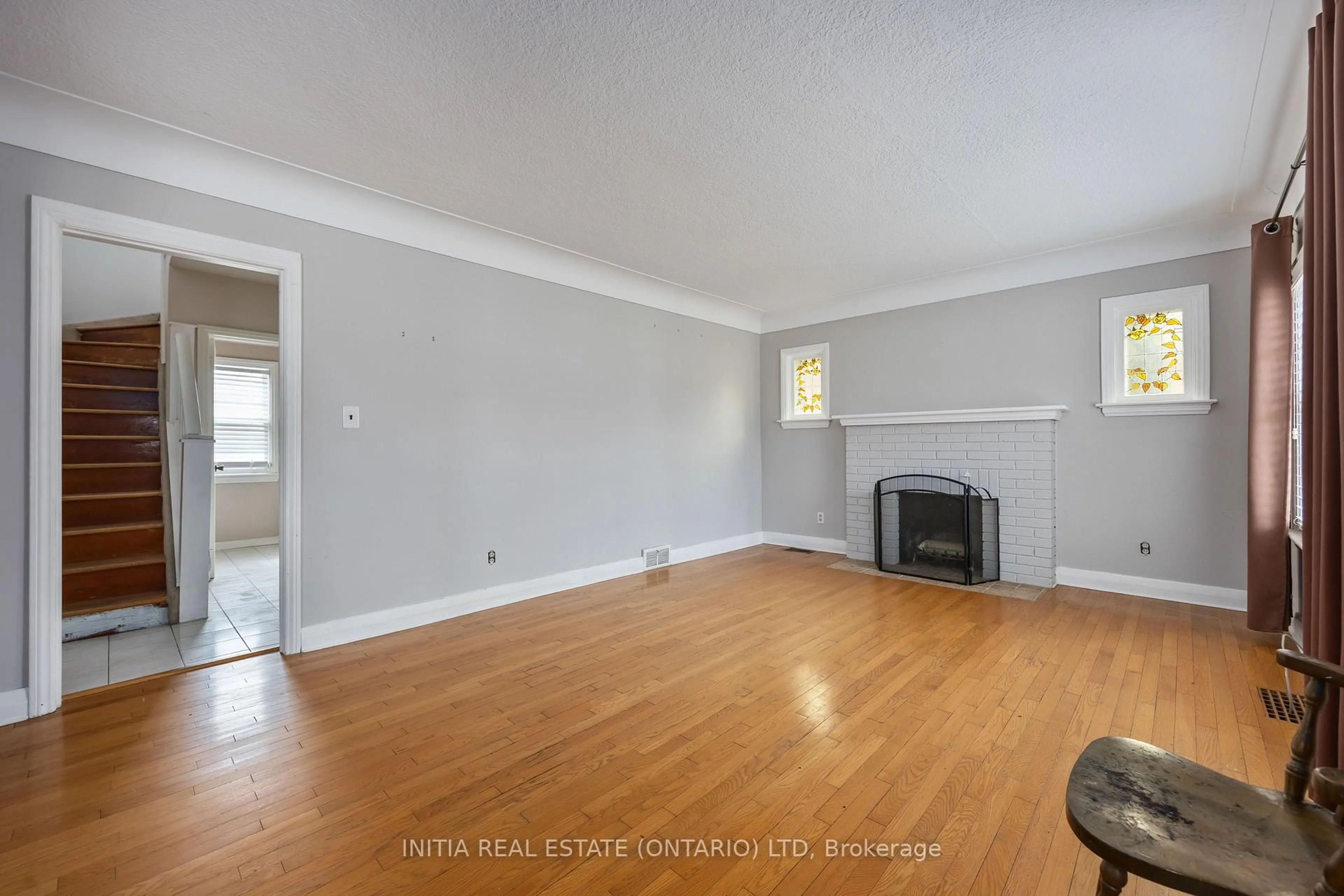 Living room with furniture, unknown for 617 Cathcart Blvd, Sarnia Ontario N7V 2N1