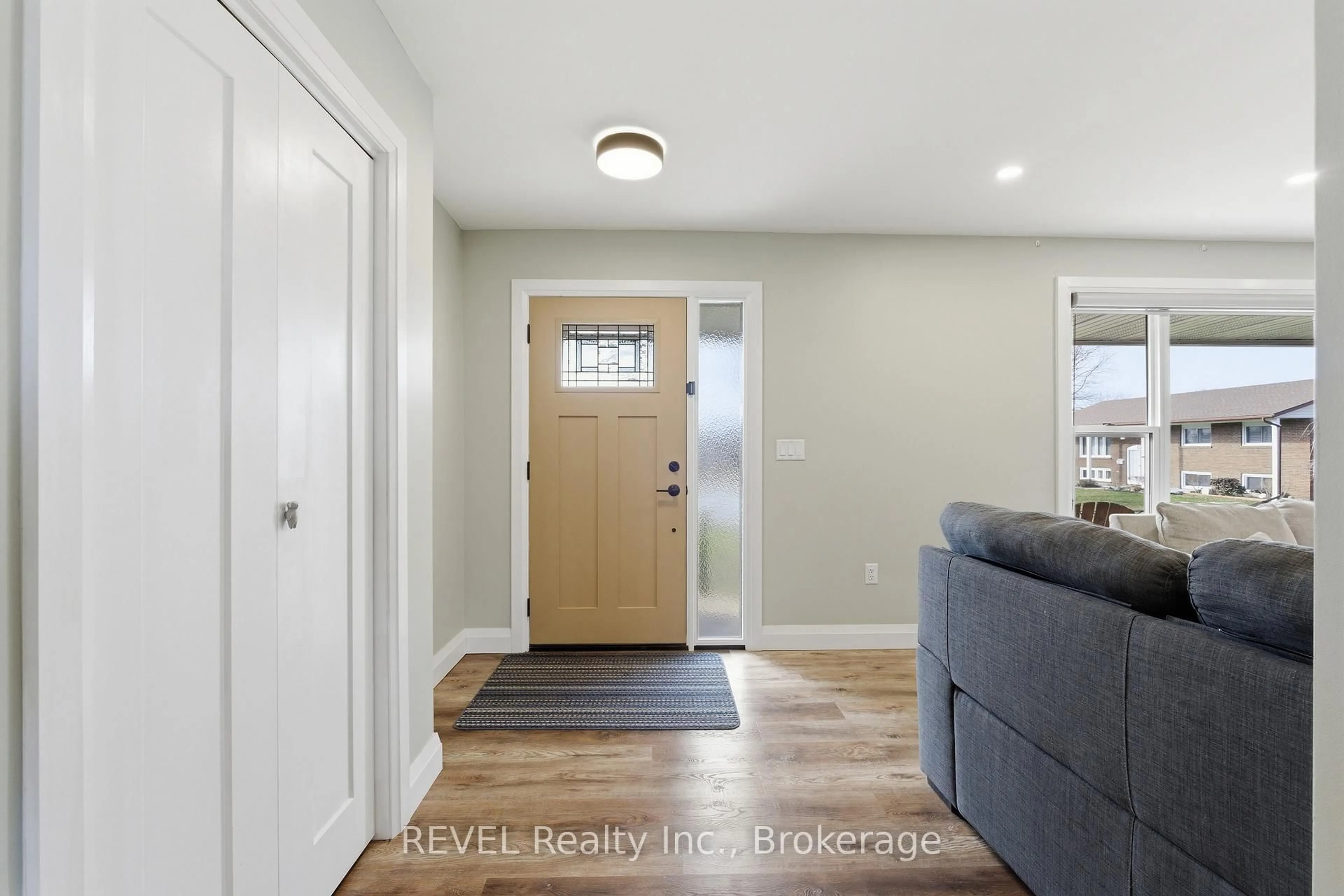 Indoor entryway for 21 Lena Cres, Port Colborne Ontario L3K 5X3