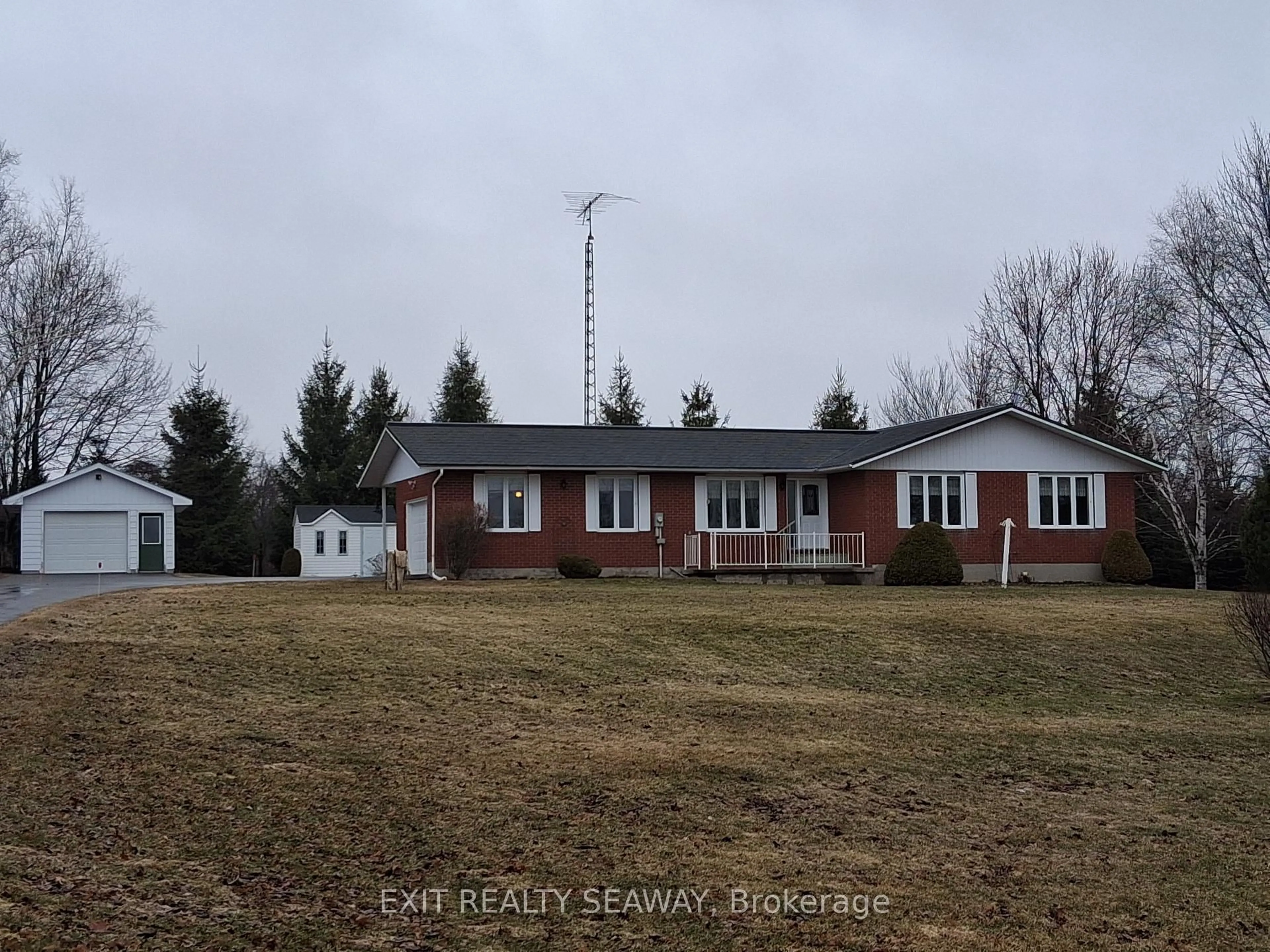 A pic from outside/outdoor area/front of a property/back of a property/a pic from drone, building for 5514 County Road 16 Rd, South Dundas Ontario K0E 1K0