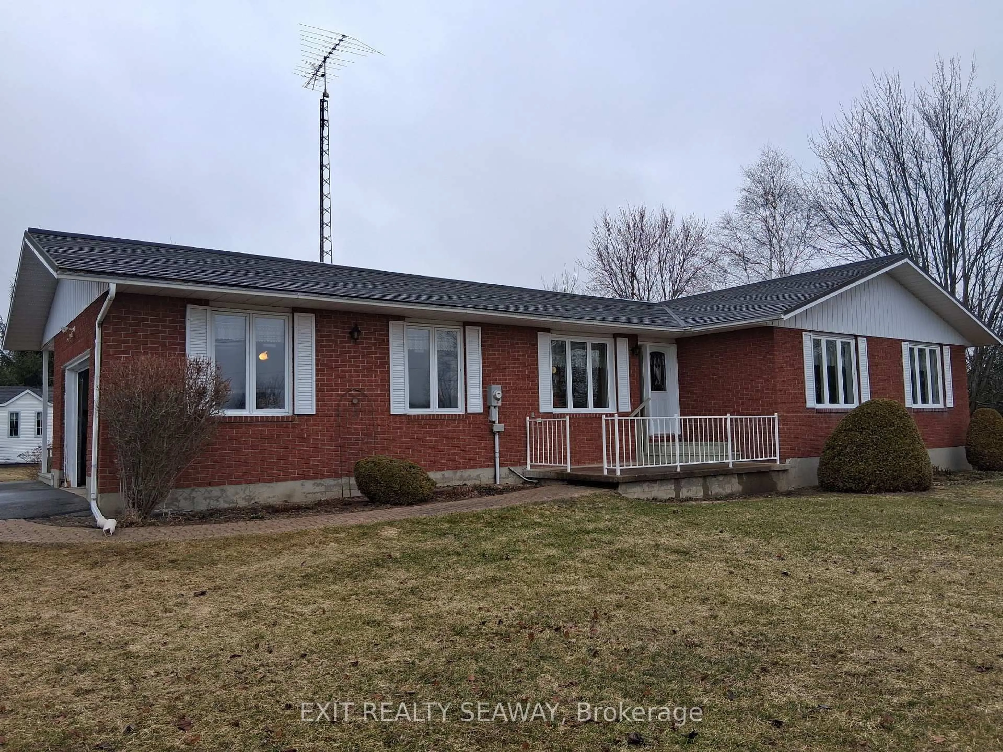 A pic from outside/outdoor area/front of a property/back of a property/a pic from drone, building for 5514 County Road 16 Rd, South Dundas Ontario K0E 1K0