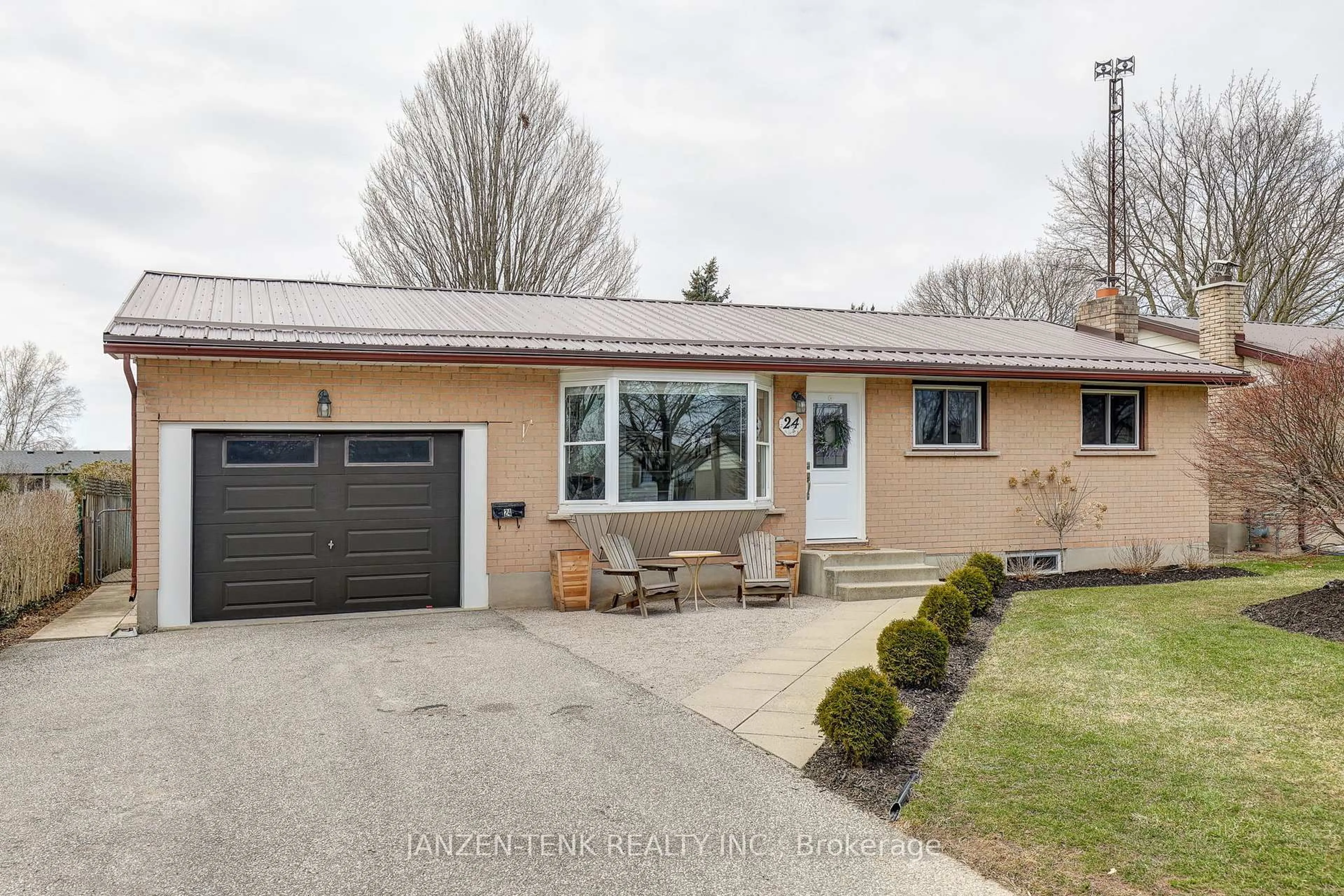 Unknown for 24 Centennial Ave, Aylmer Ontario N5H 2X2