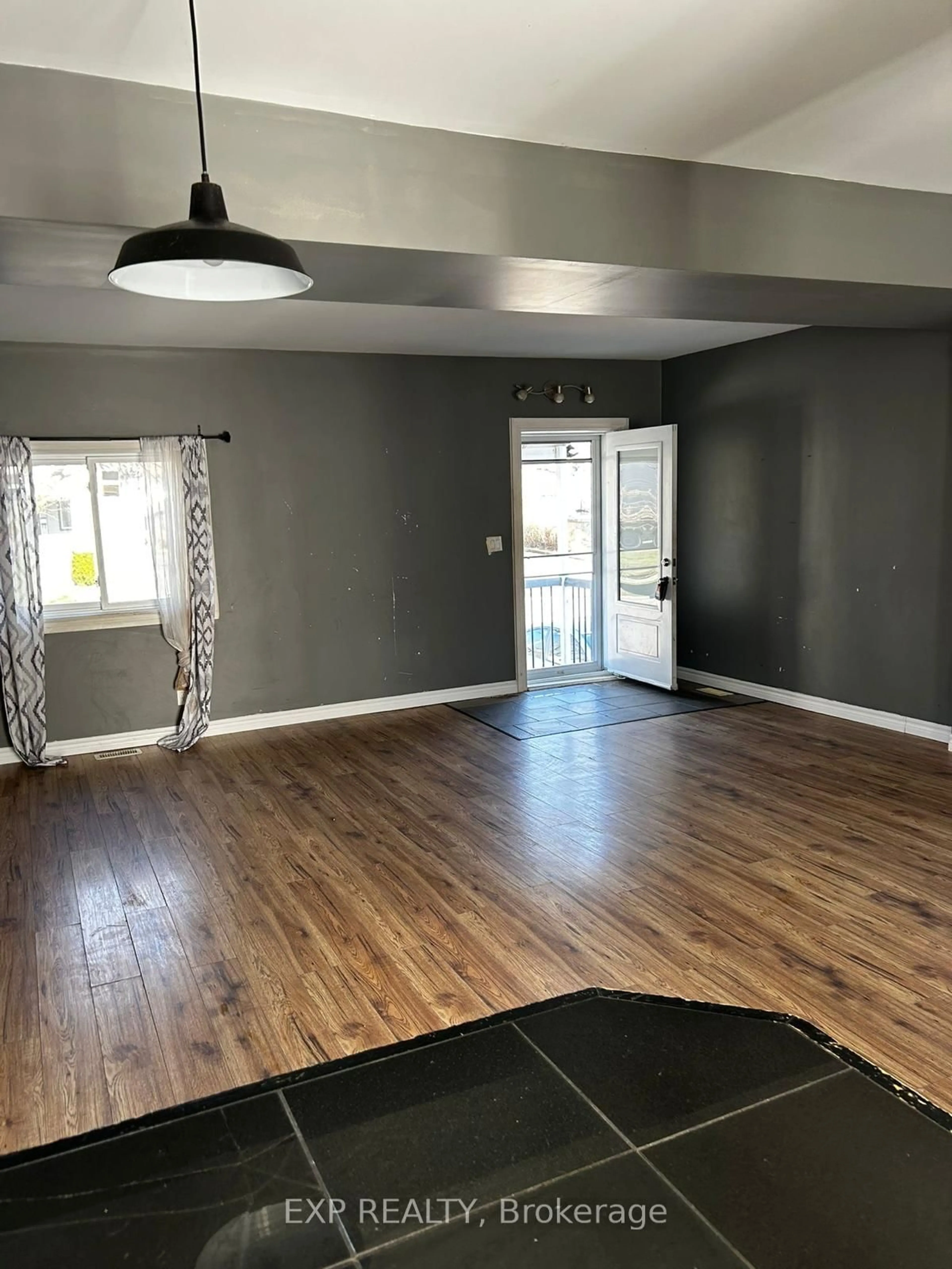 Unknown for 121 BOULLEE St, London East Ontario N5Y 1T8