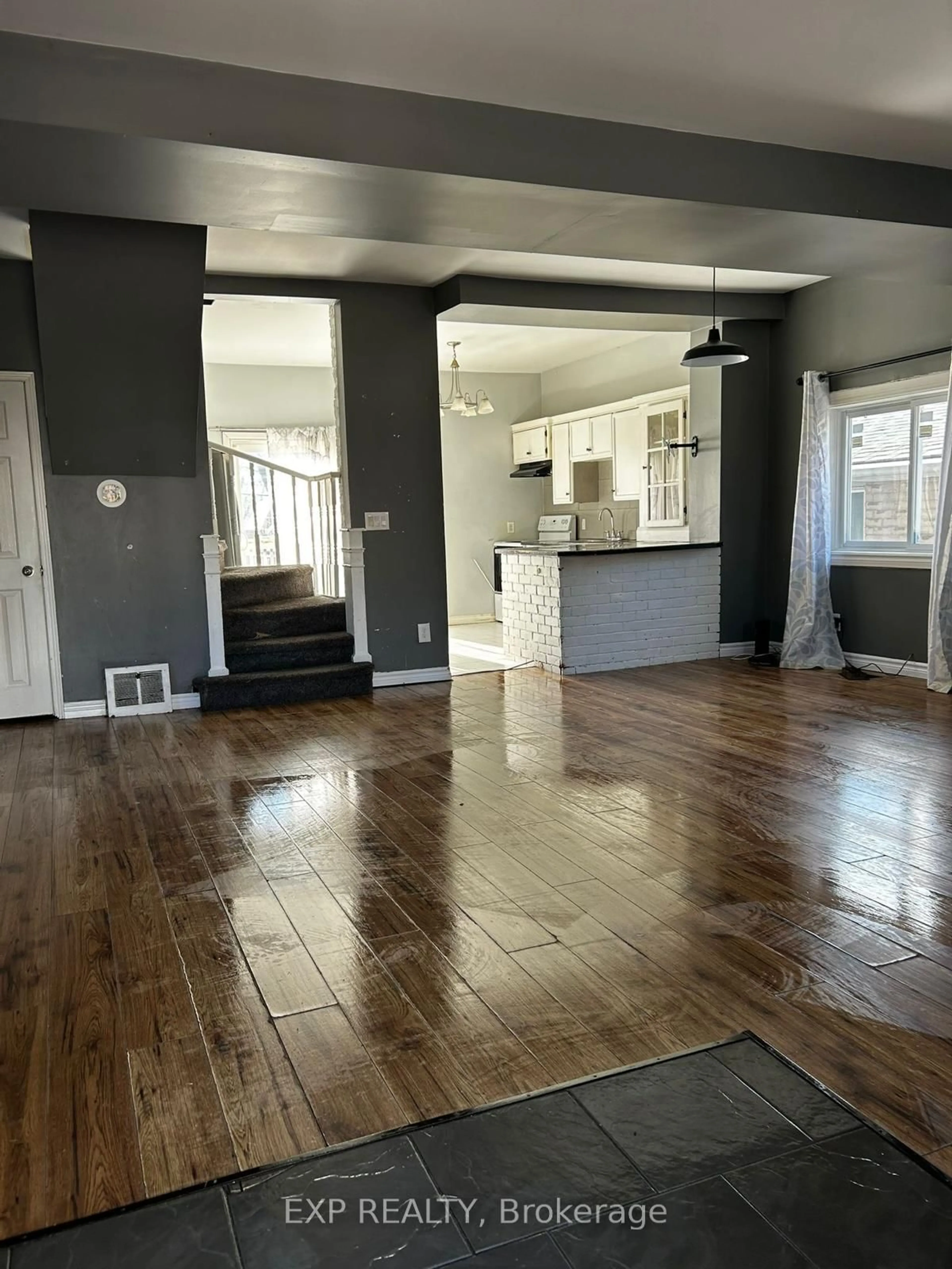 Unknown for 121 BOULLEE St, London East Ontario N5Y 1T8